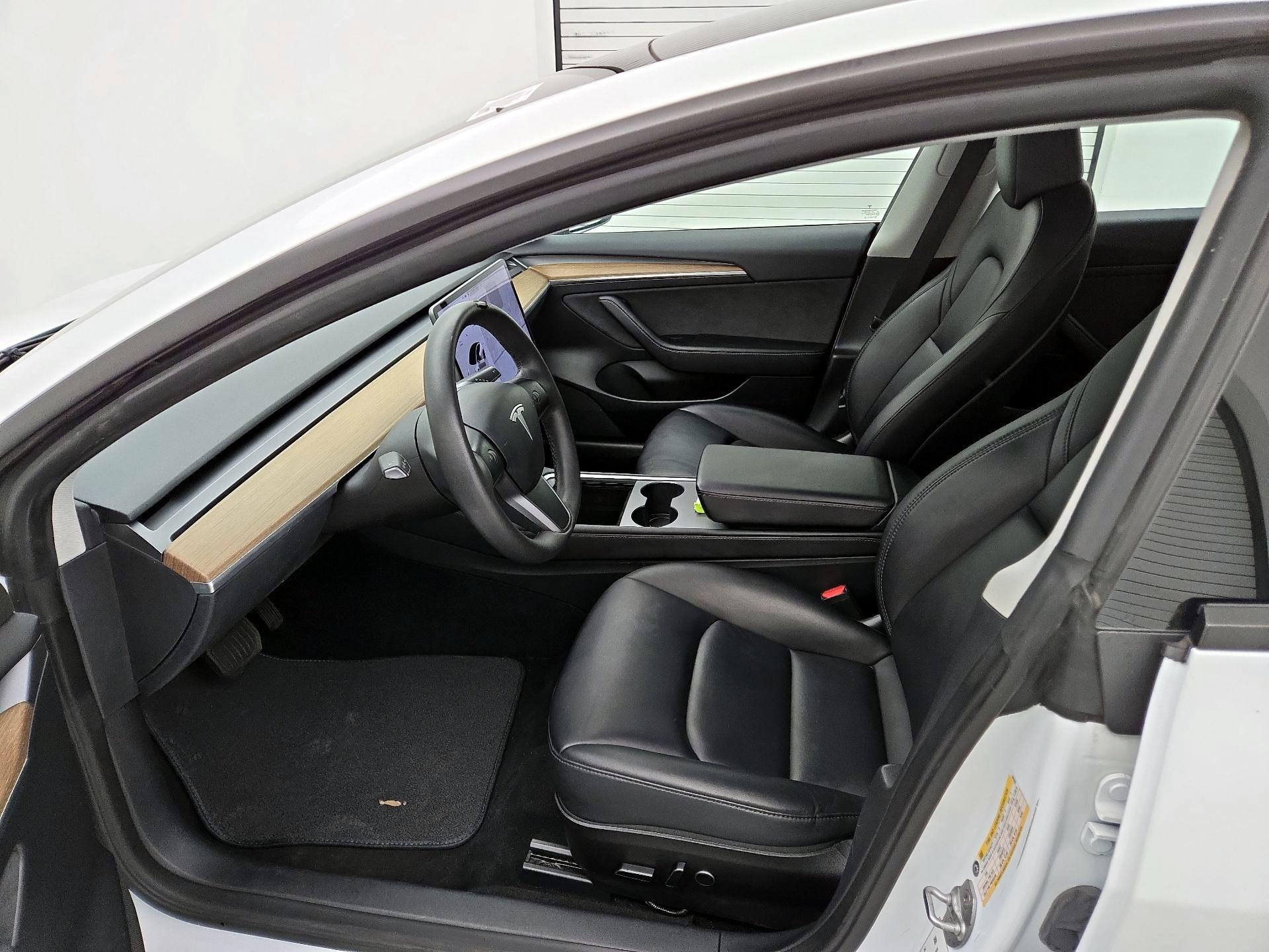 Thumbnail: 2023 Tesla Model 3 - 11