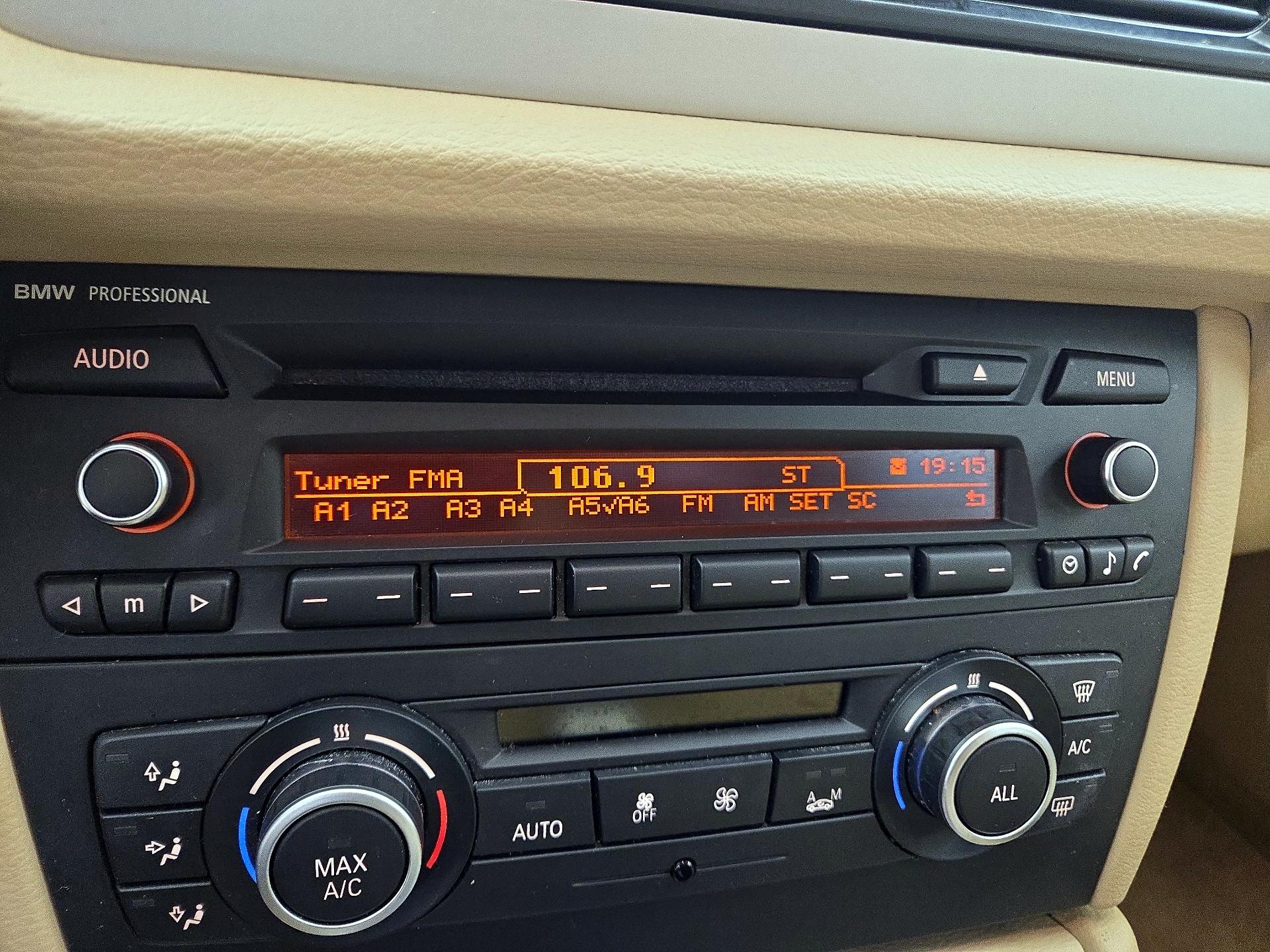 Thumbnail: 2015 BMW X1 - 14