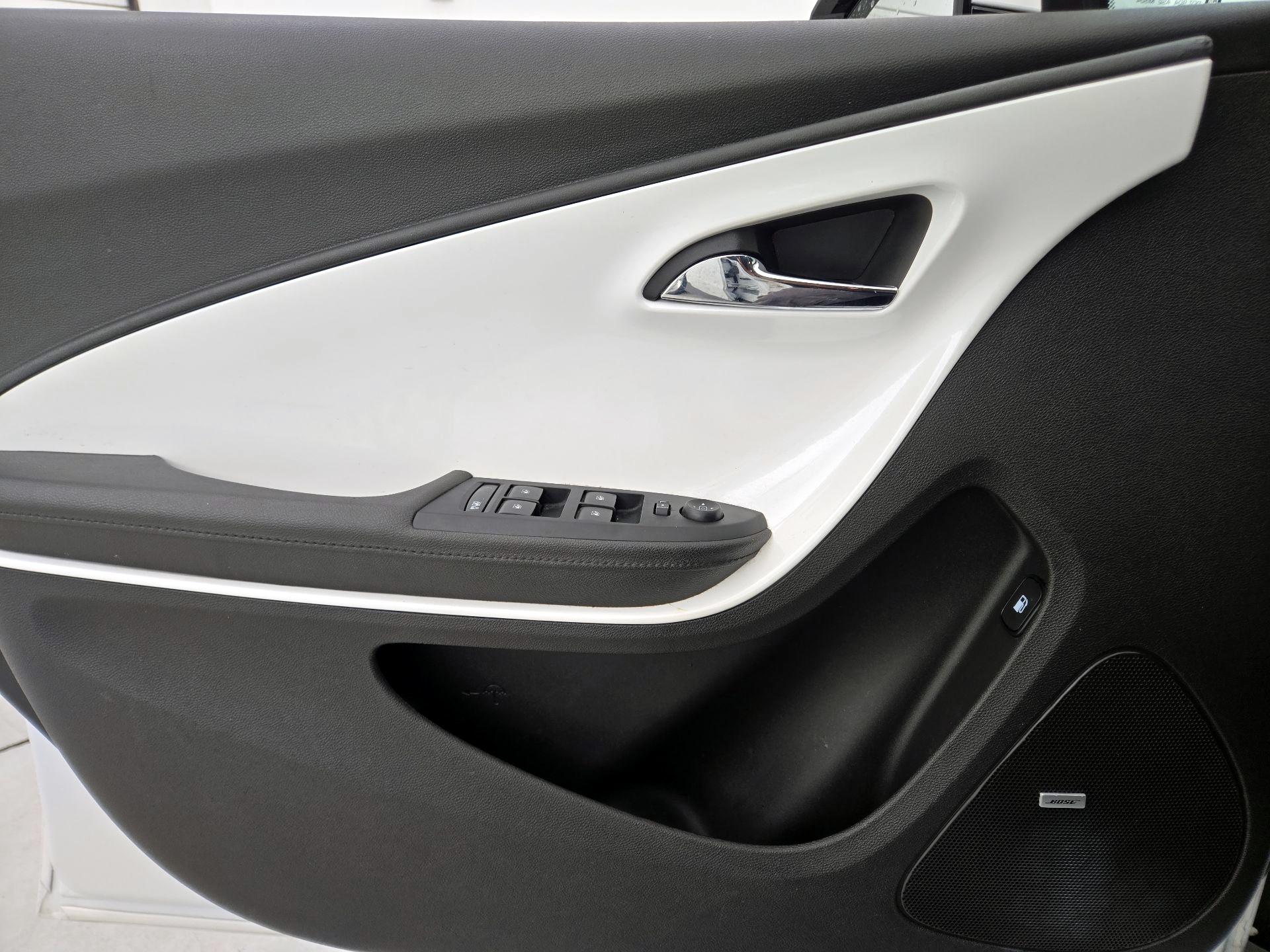 Thumbnail: 2015 Chevrolet Volt - 12