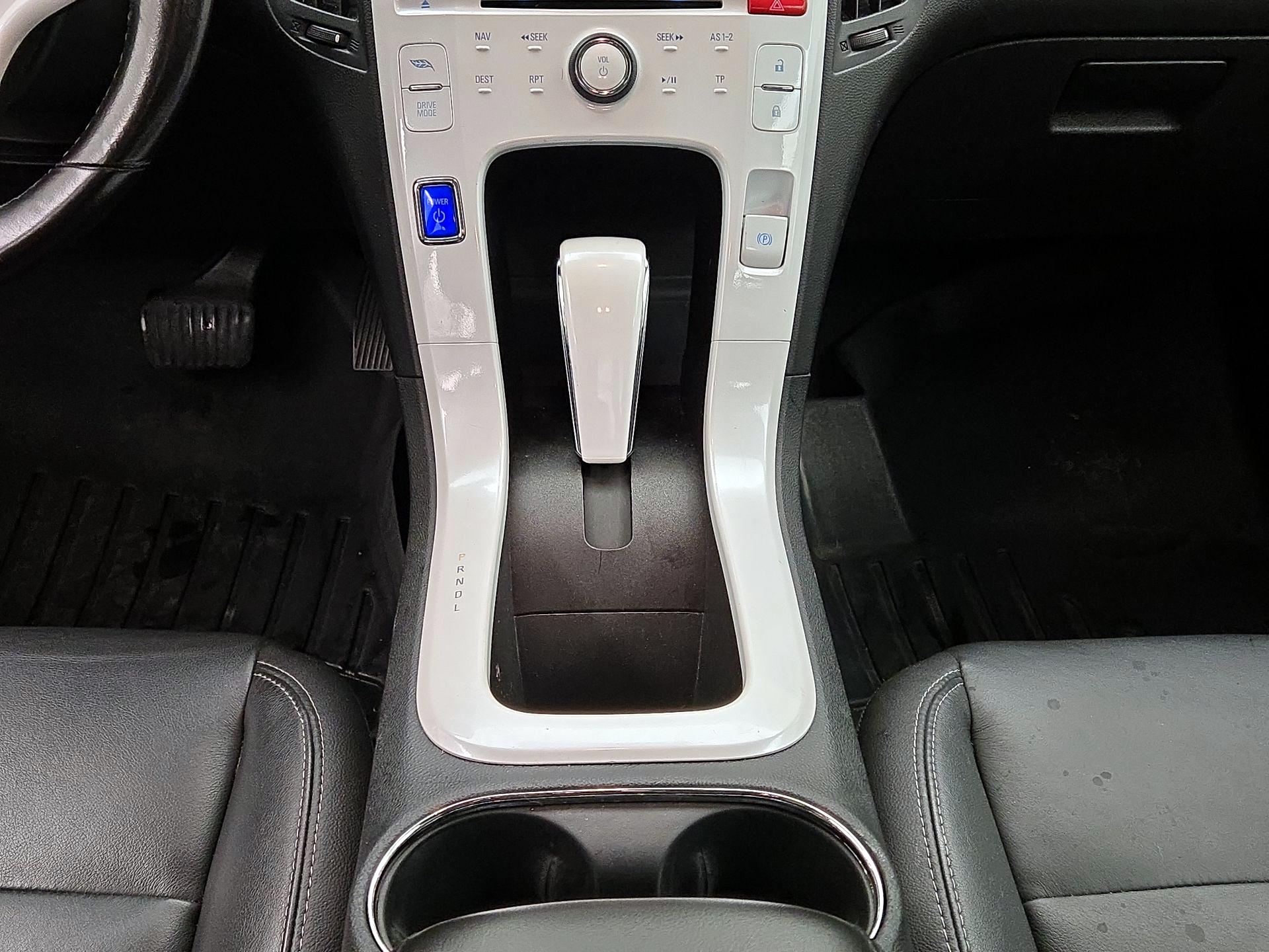 Thumbnail: 2015 Chevrolet Volt - 17