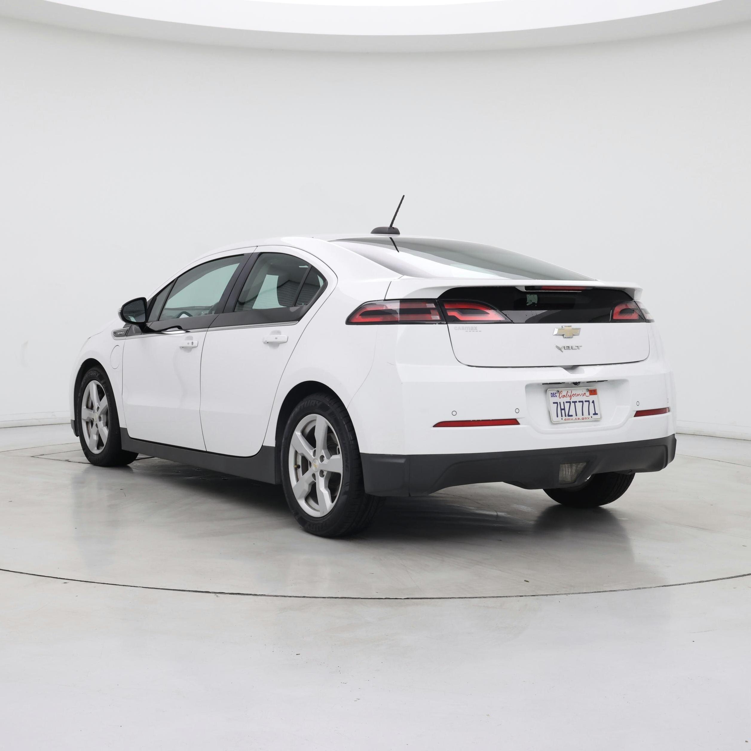 Thumbnail: 2015 Chevrolet Volt - 2