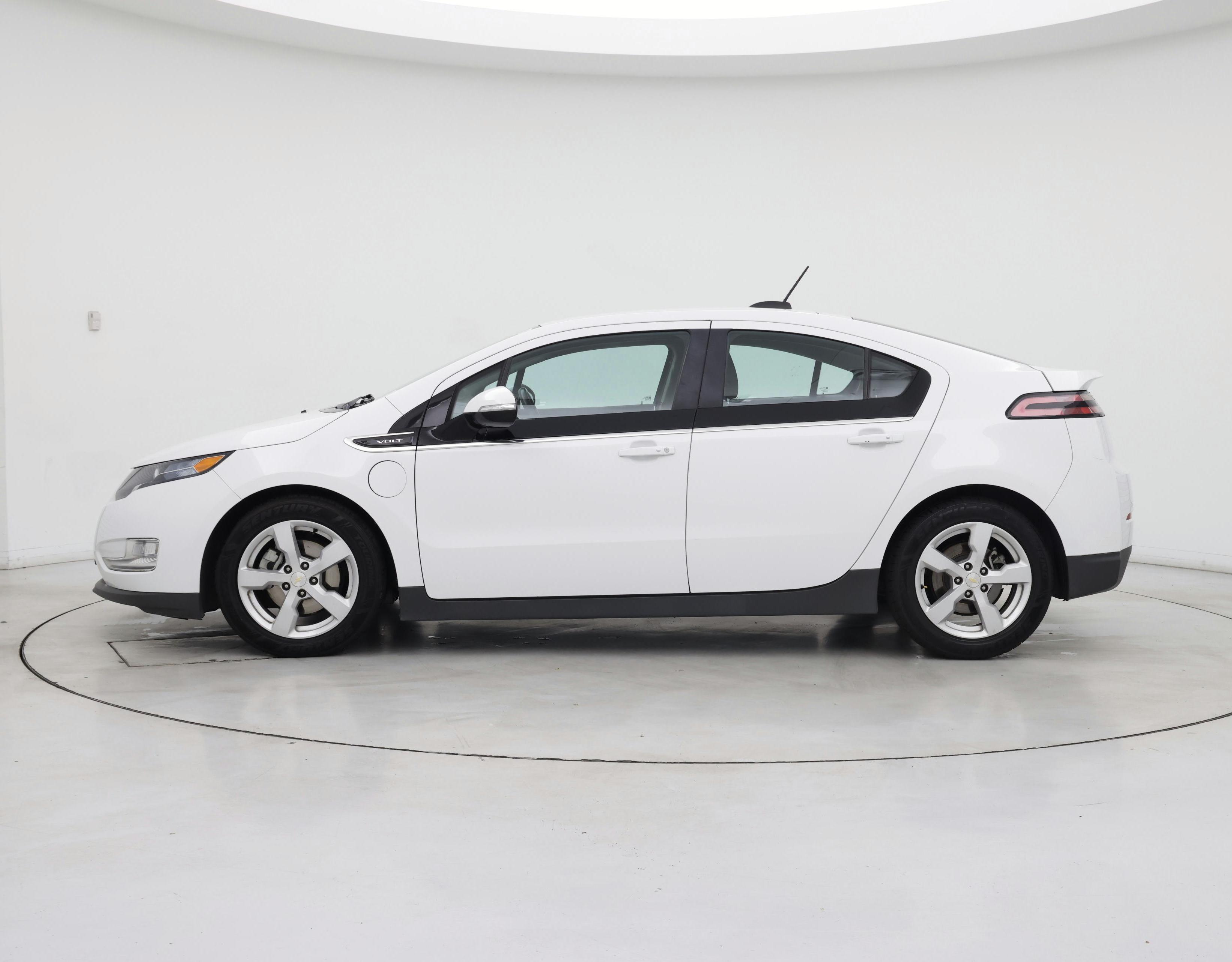 Thumbnail: 2015 Chevrolet Volt - 3