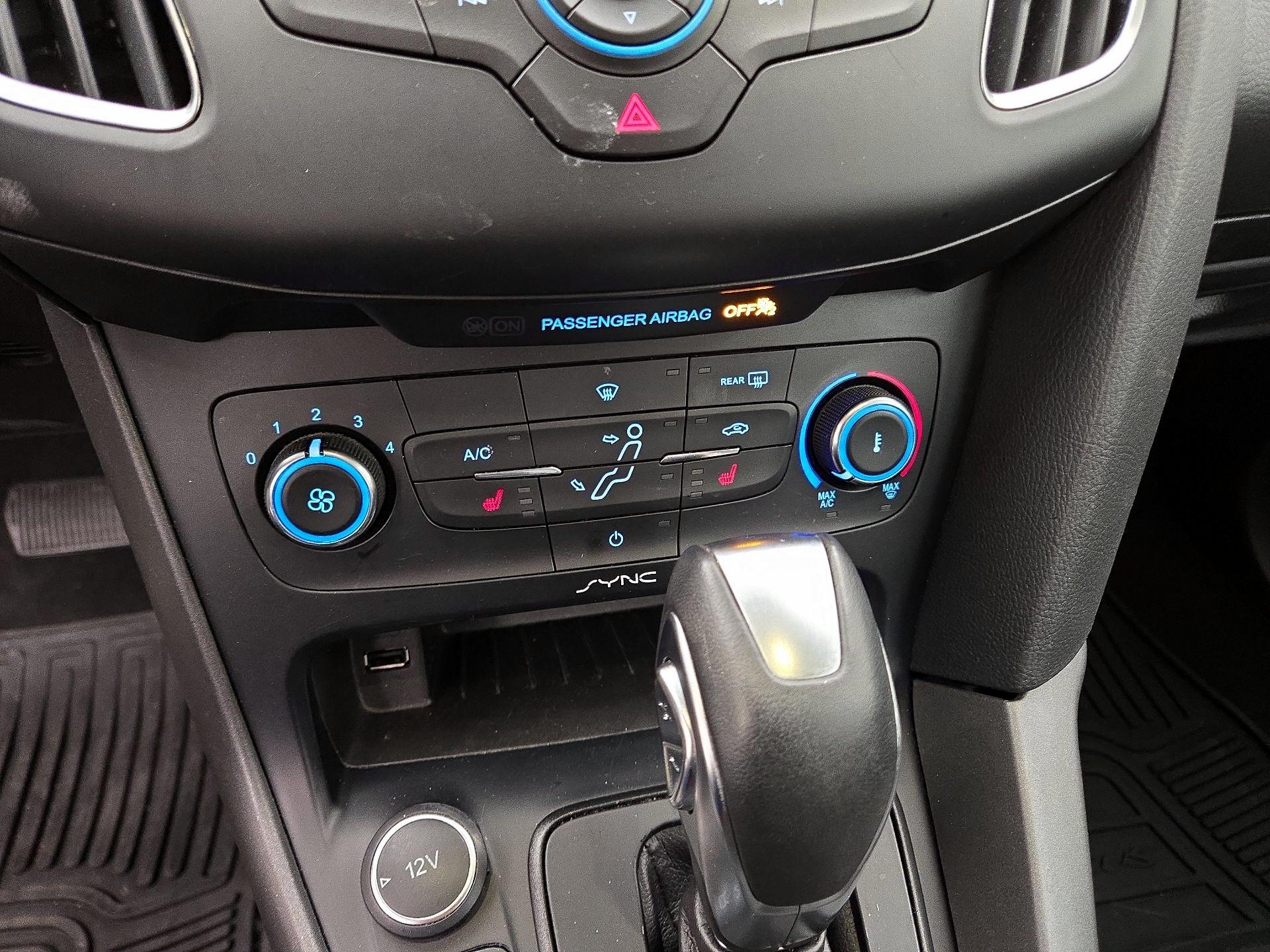 Thumbnail: 2016 Ford Focus - 16