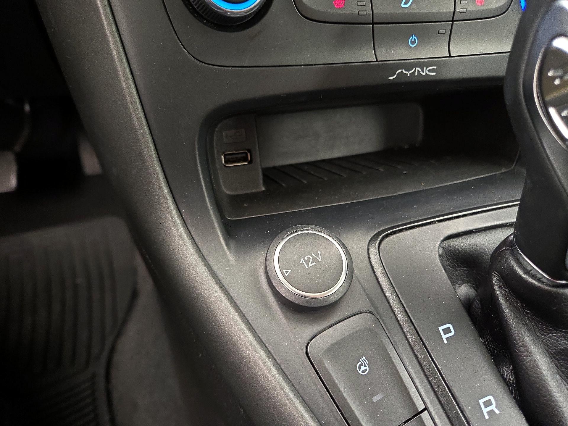 Thumbnail: 2016 Ford Focus - 18