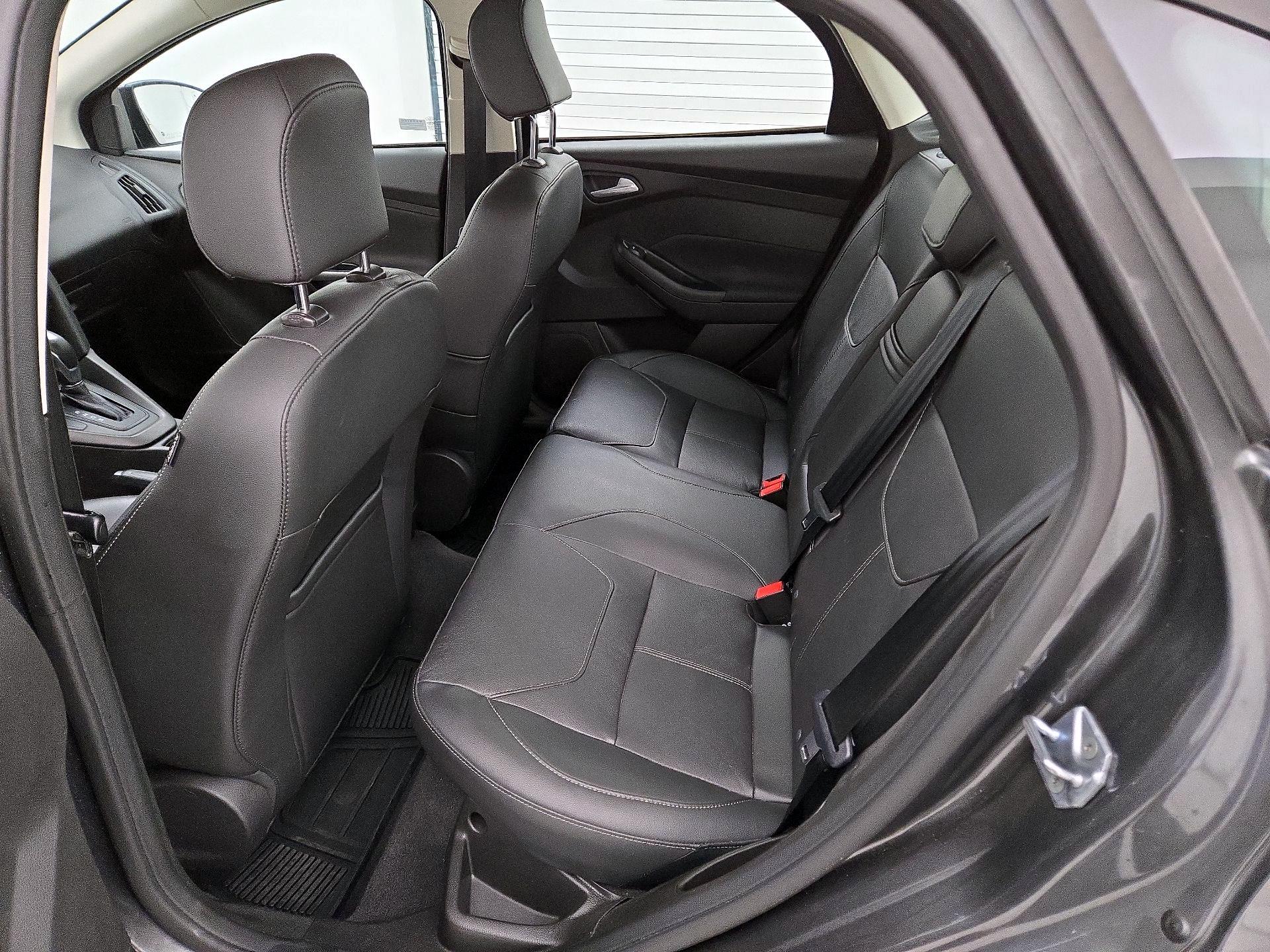 Thumbnail: 2016 Ford Focus - 19