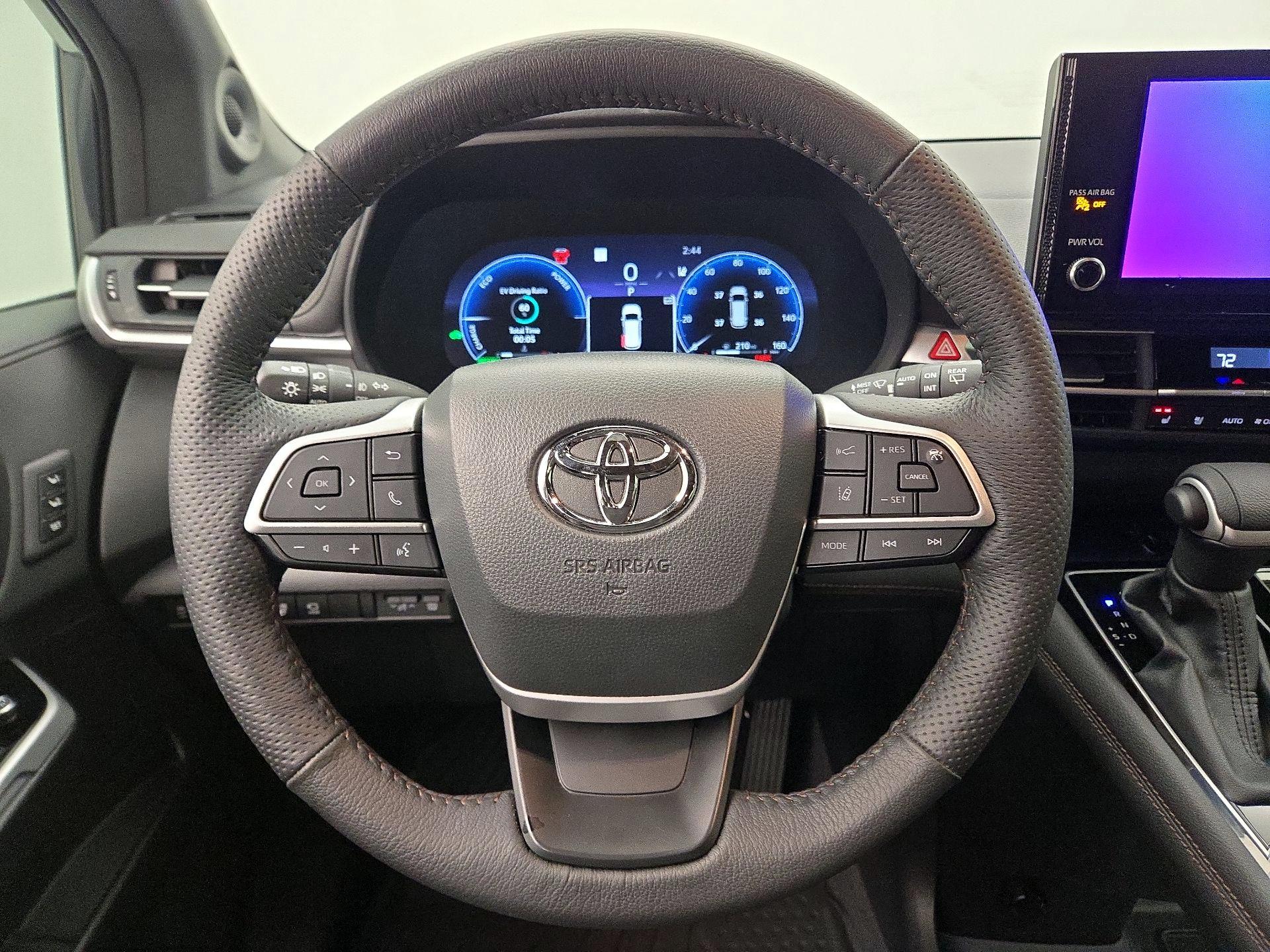 Thumbnail: 2025 Toyota Sienna - 10