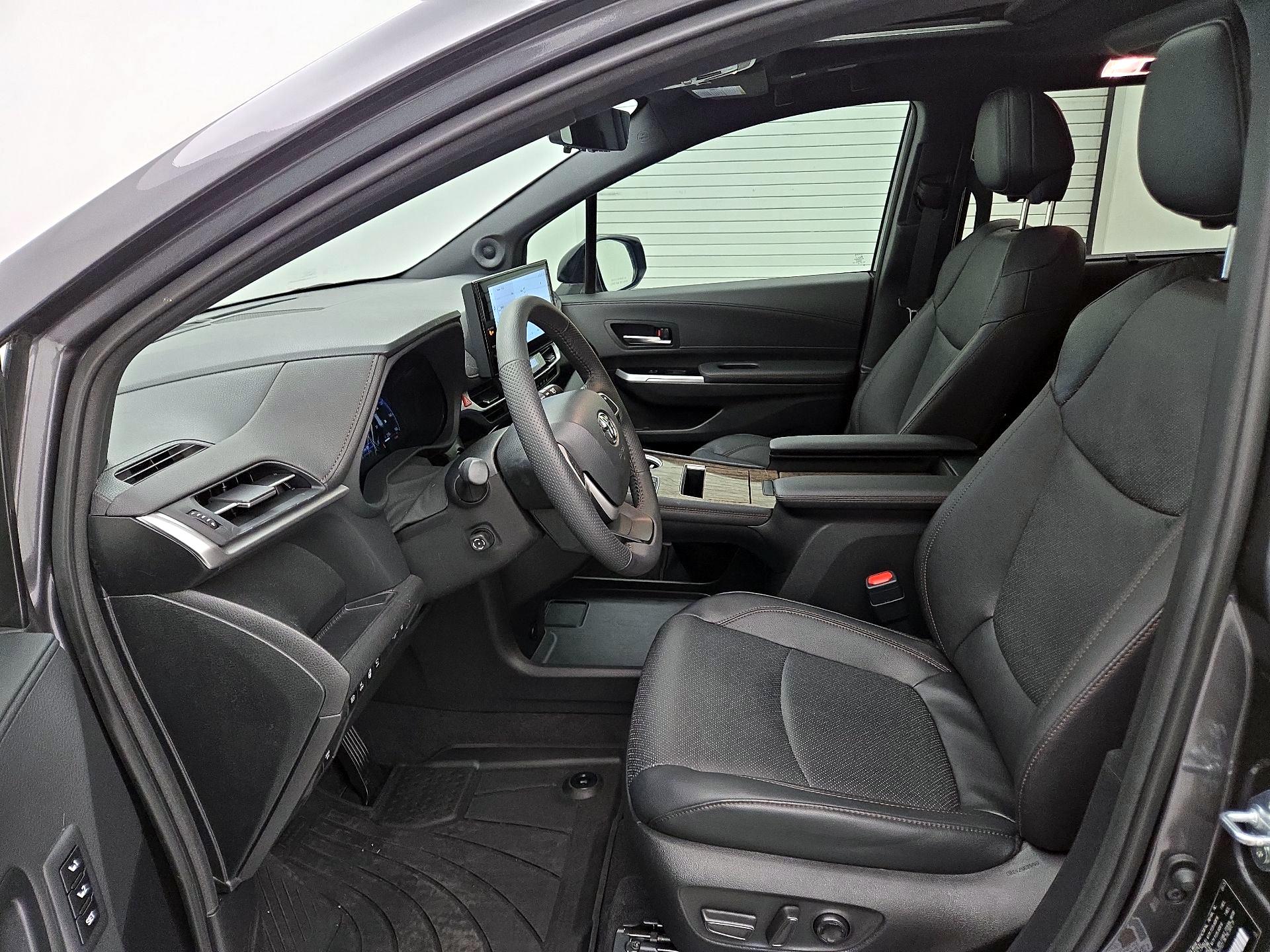 Thumbnail: 2025 Toyota Sienna - 11