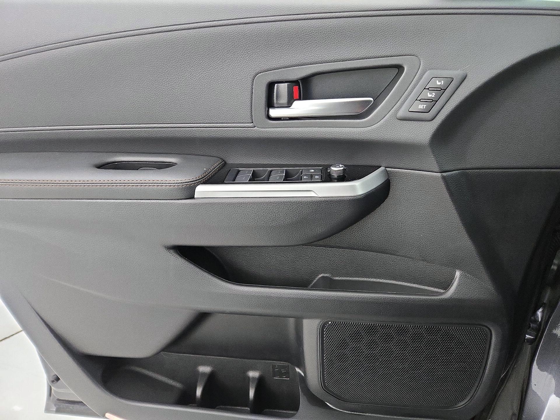 Thumbnail: 2025 Toyota Sienna - 12