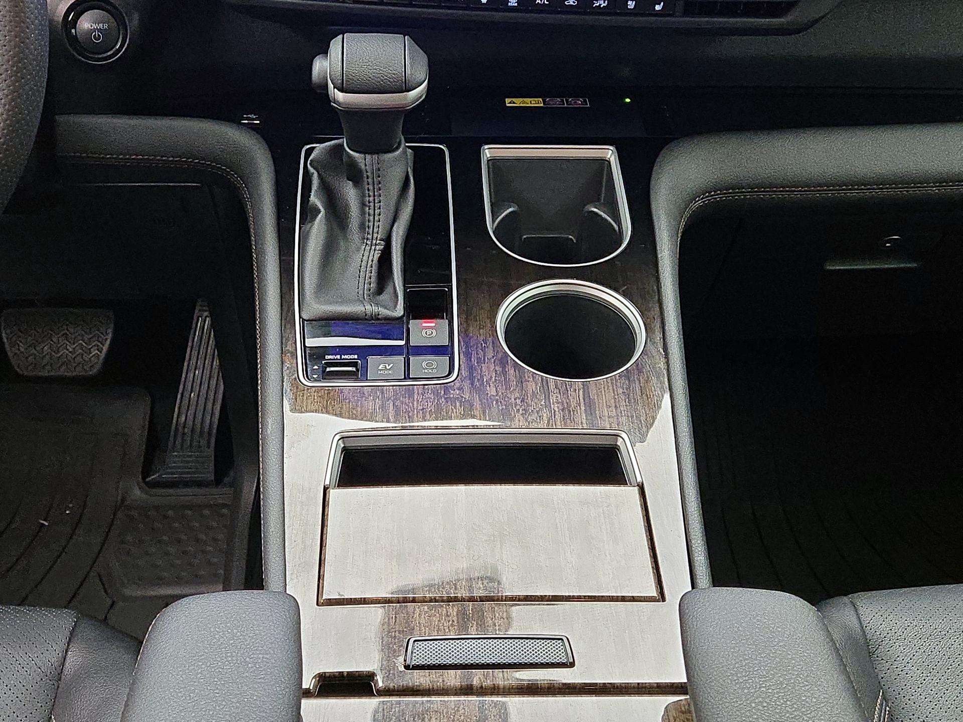 Thumbnail: 2025 Toyota Sienna - 17