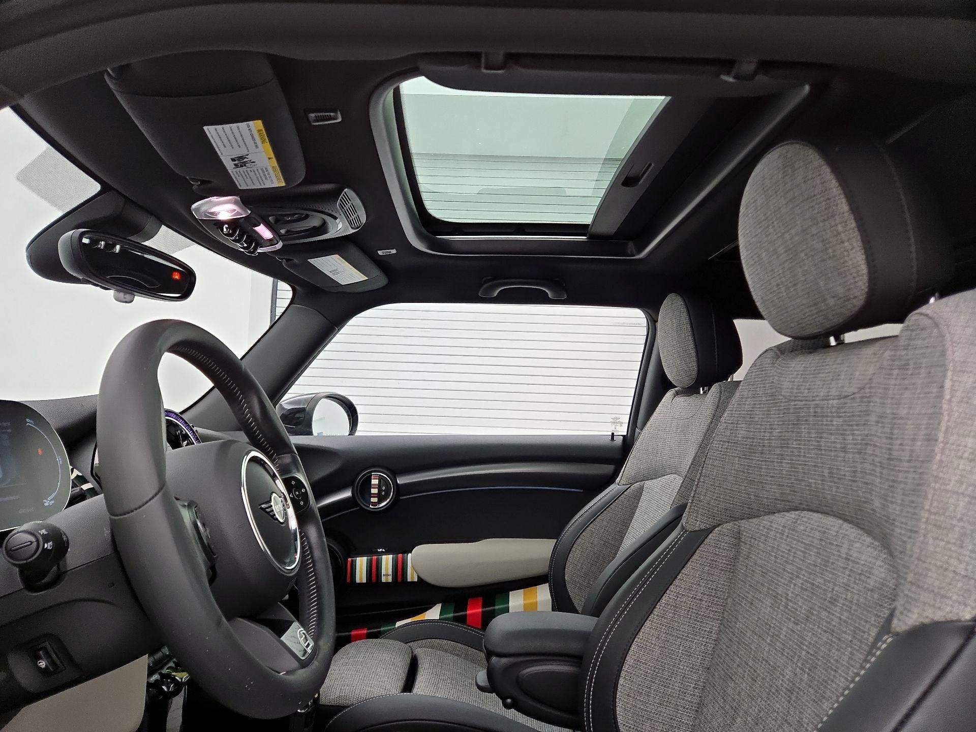 Thumbnail: 2022 MINI Cooper Hardtop - 20