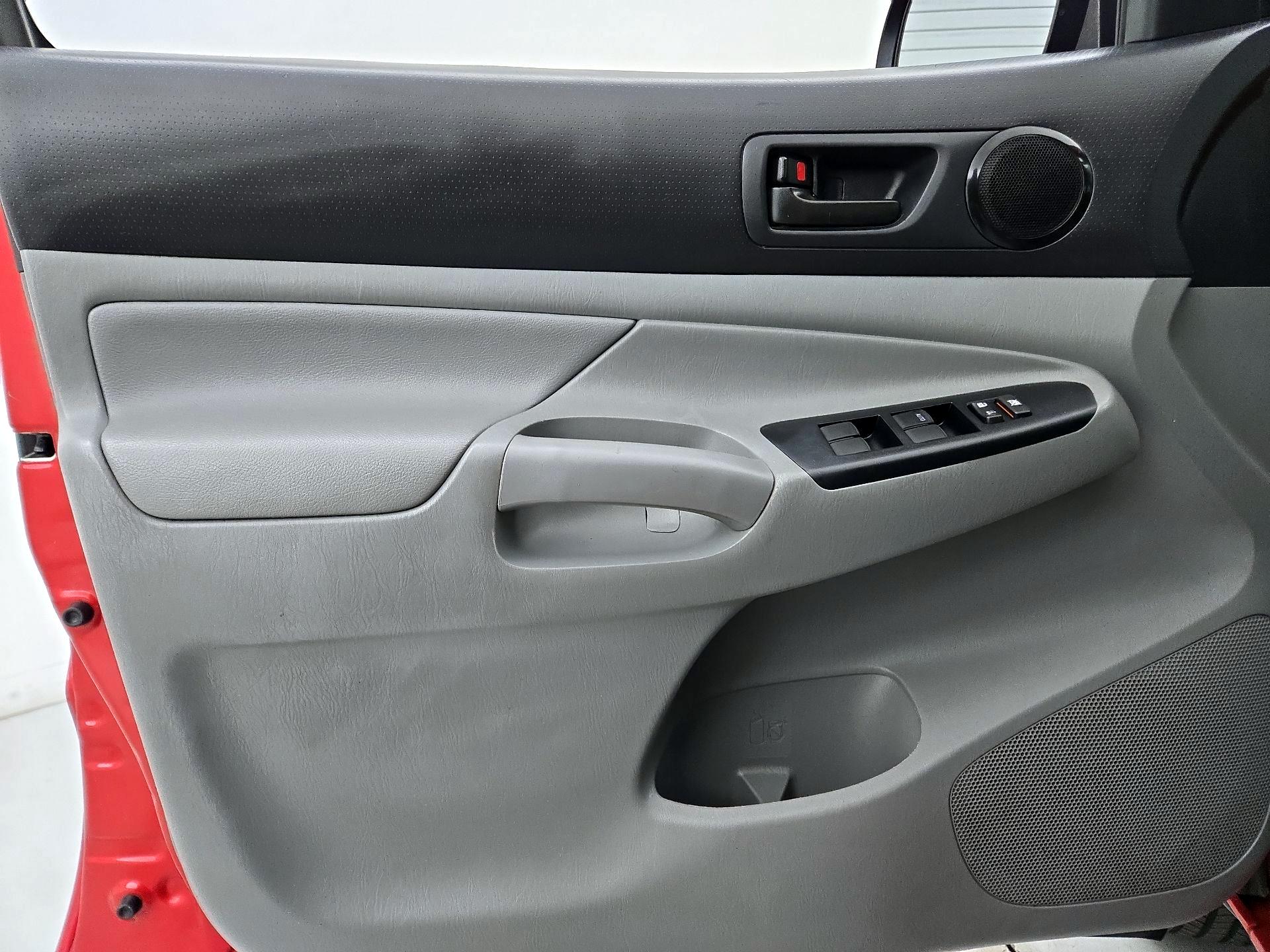 Thumbnail: 2014 Toyota Tacoma - 12