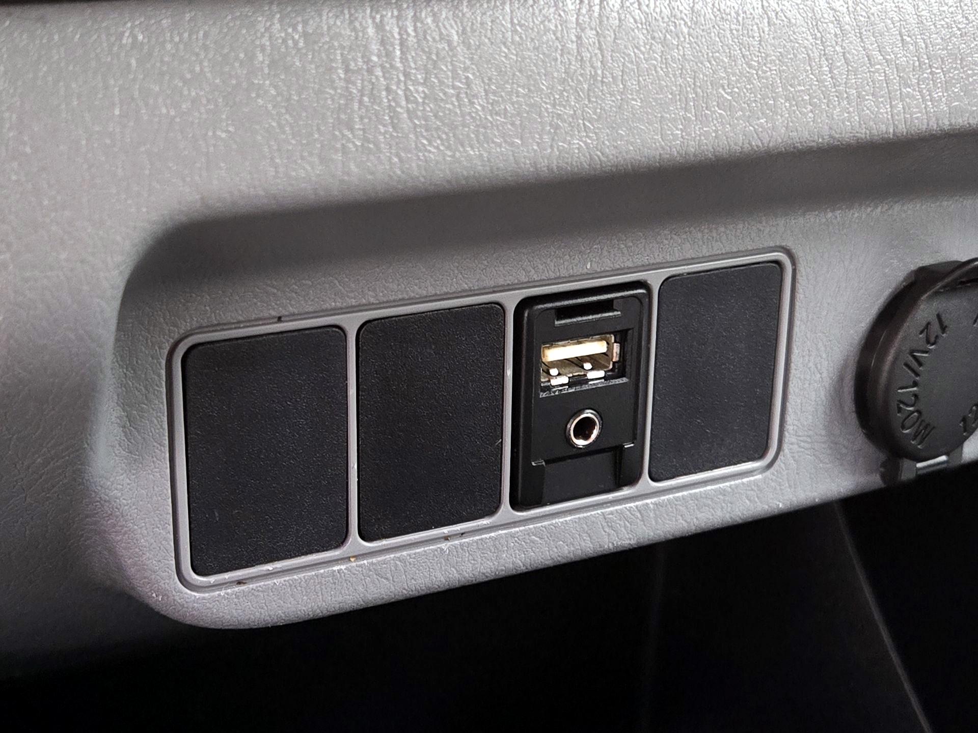 Thumbnail: 2014 Toyota Tacoma - 17