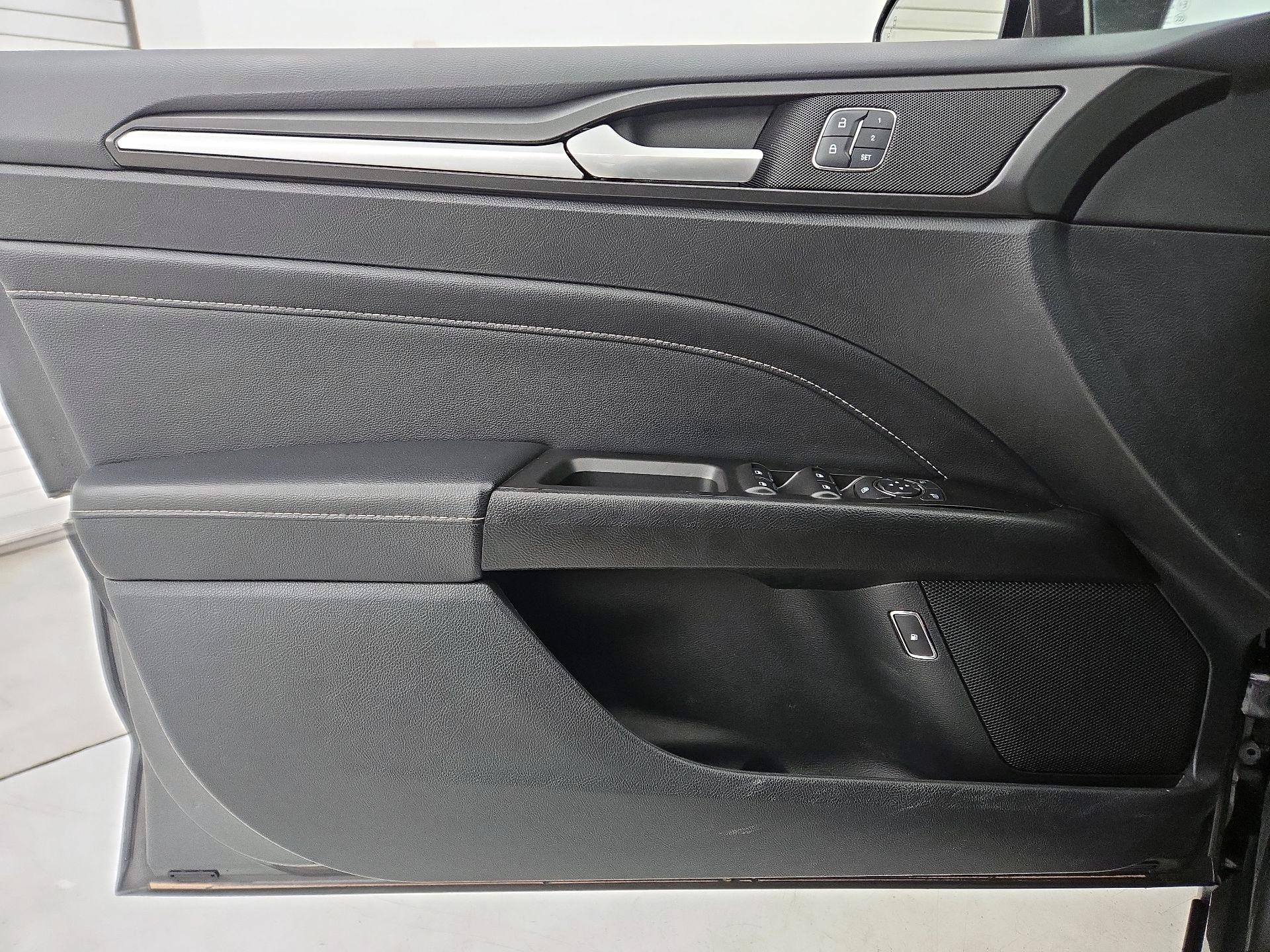 Thumbnail: 2017 Ford Fusion - 12