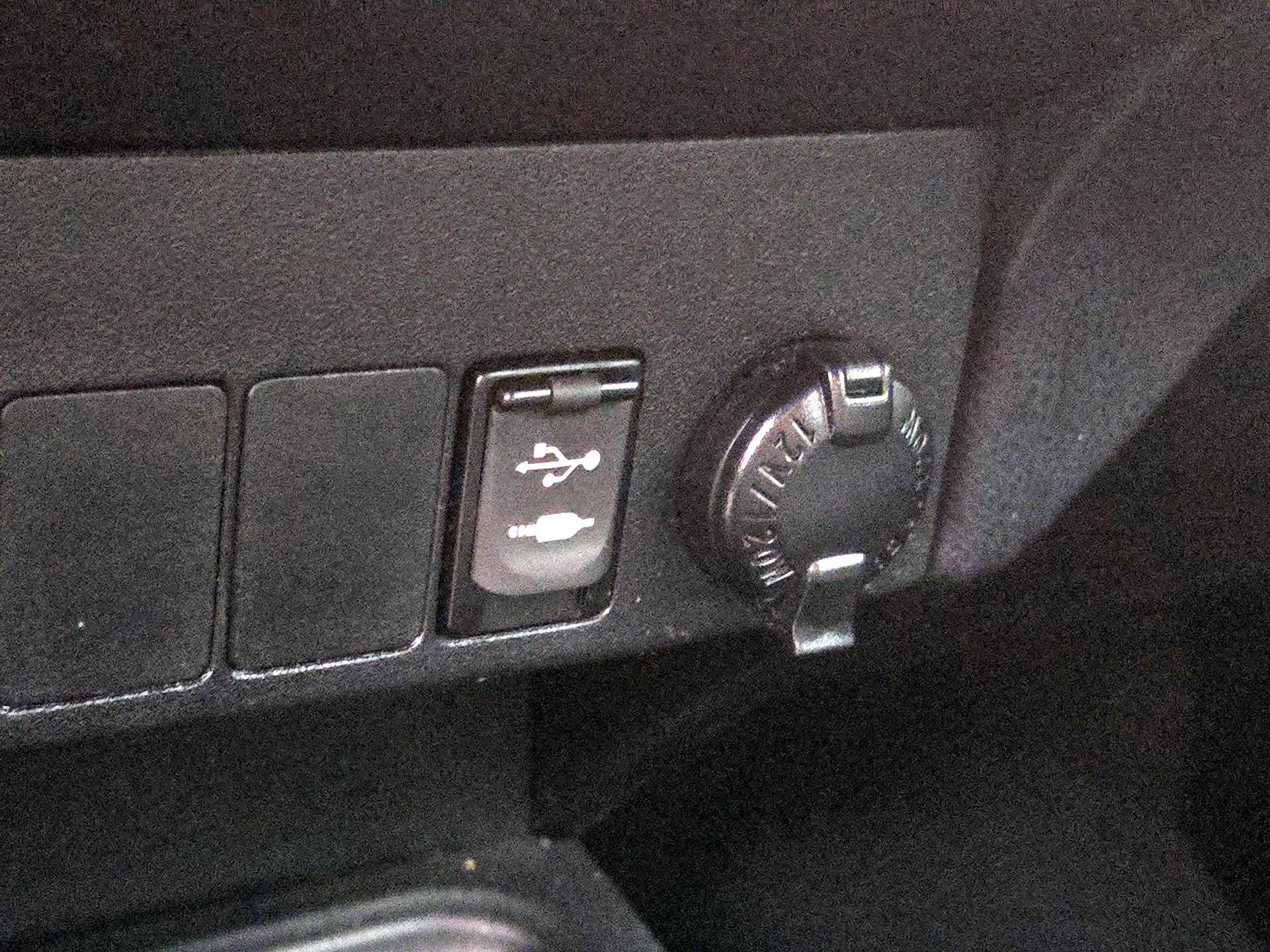 Thumbnail: 2016 Toyota RAV4 - 18