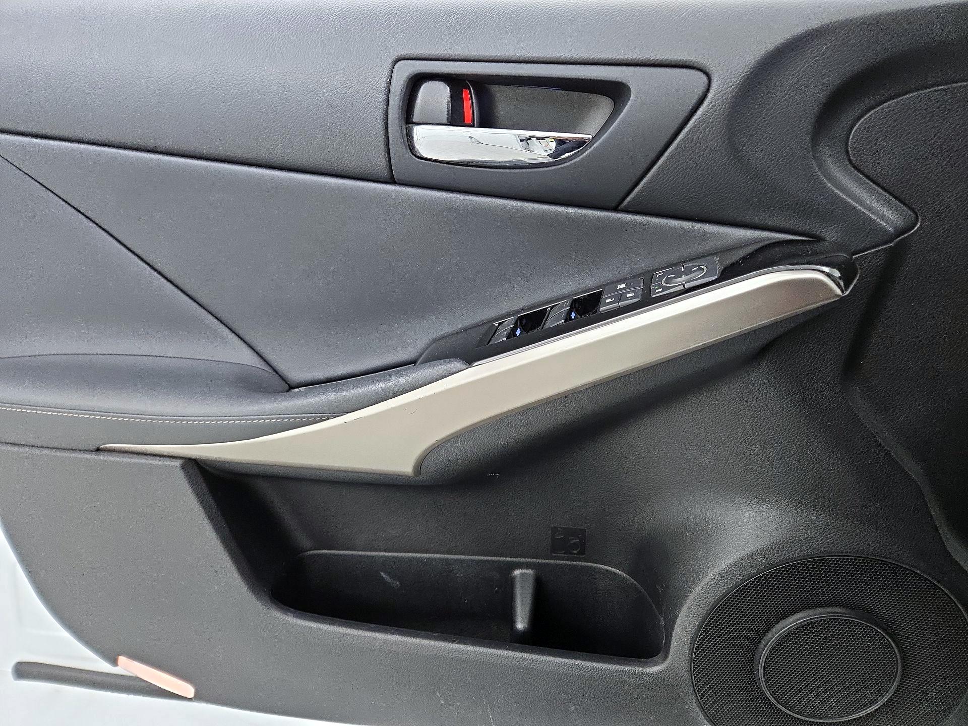 Thumbnail: 2016 Lexus IS - 12