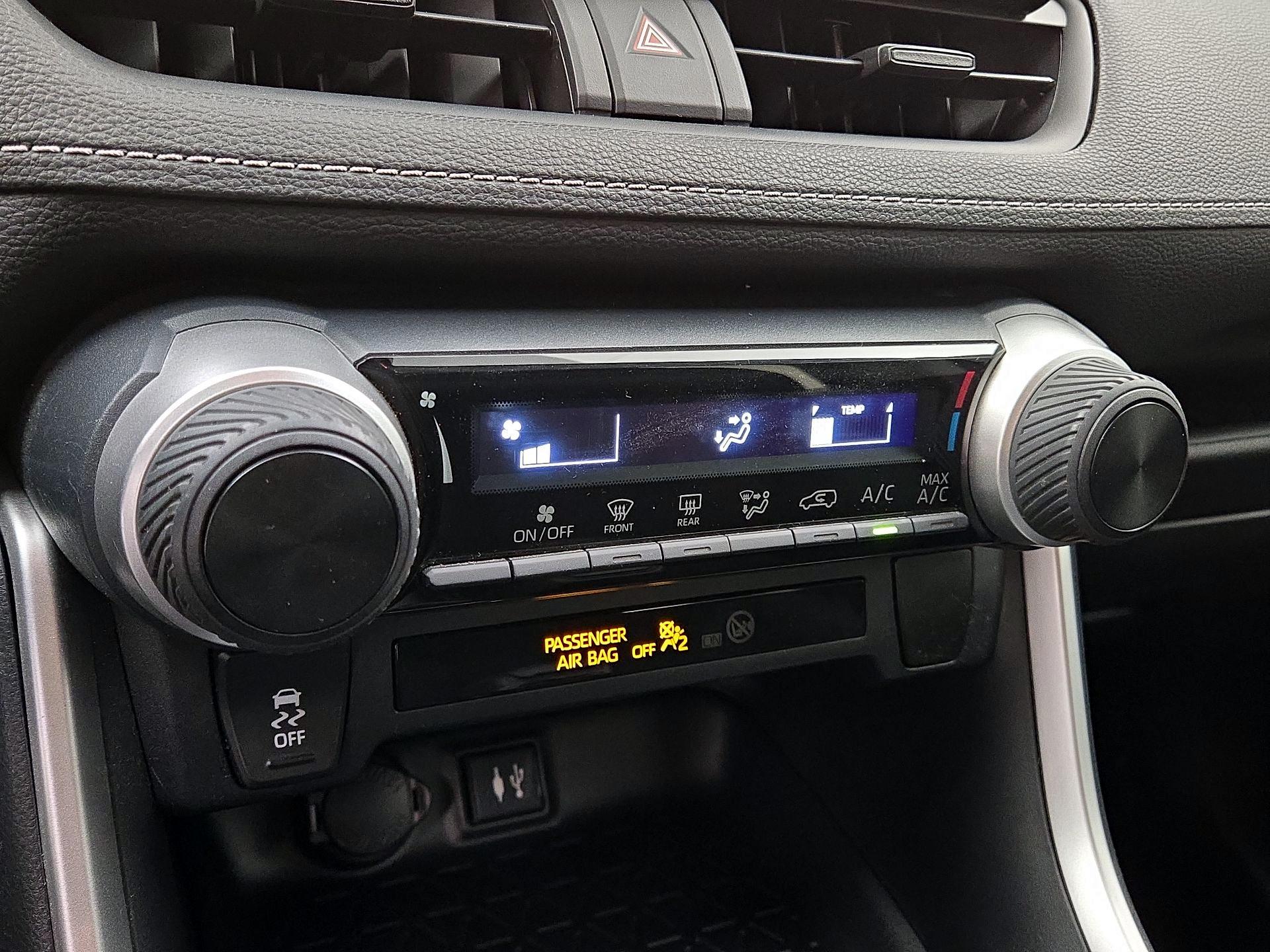 Thumbnail: 2019 Toyota RAV4 - 16