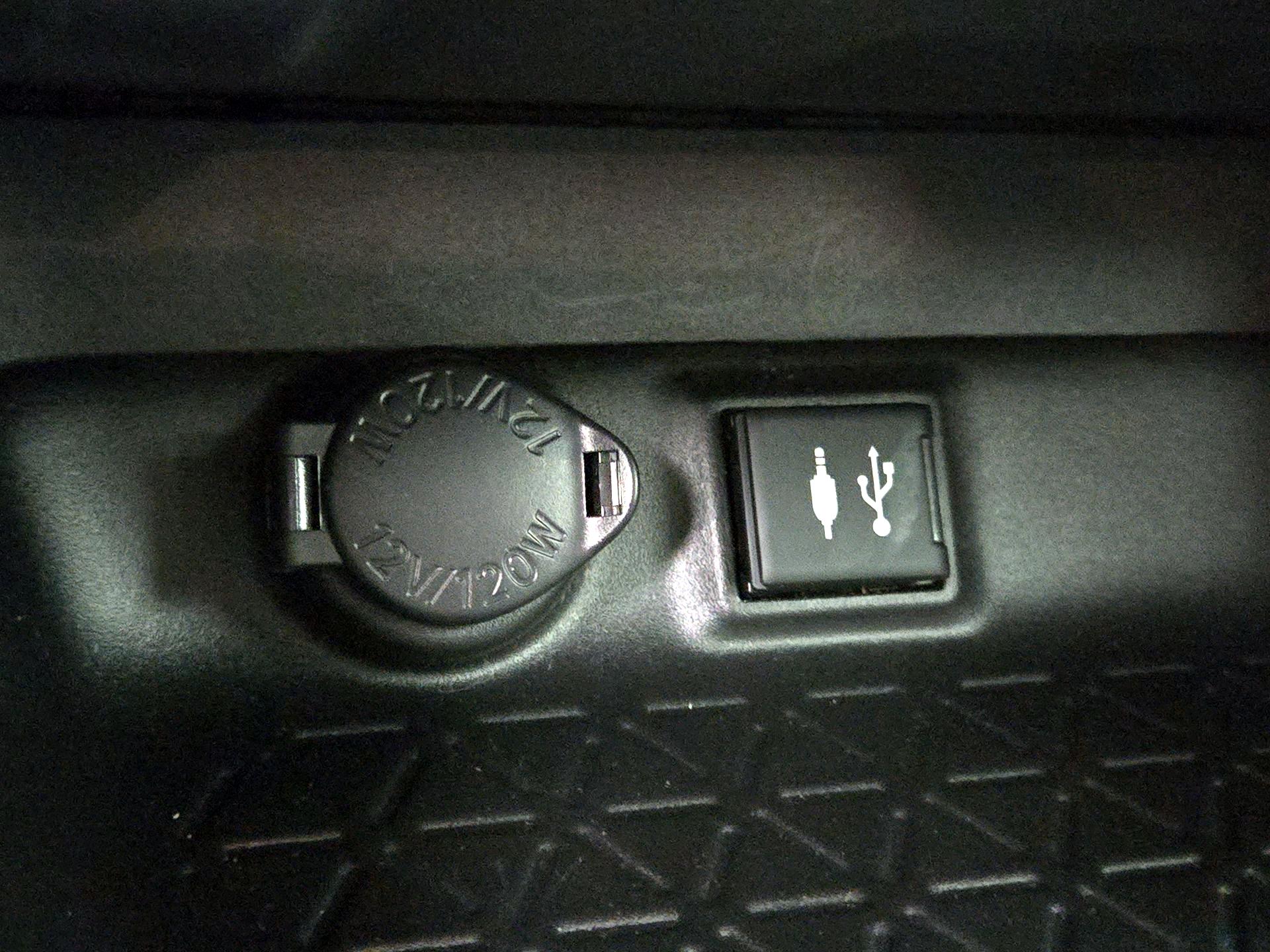 Thumbnail: 2019 Toyota RAV4 - 18