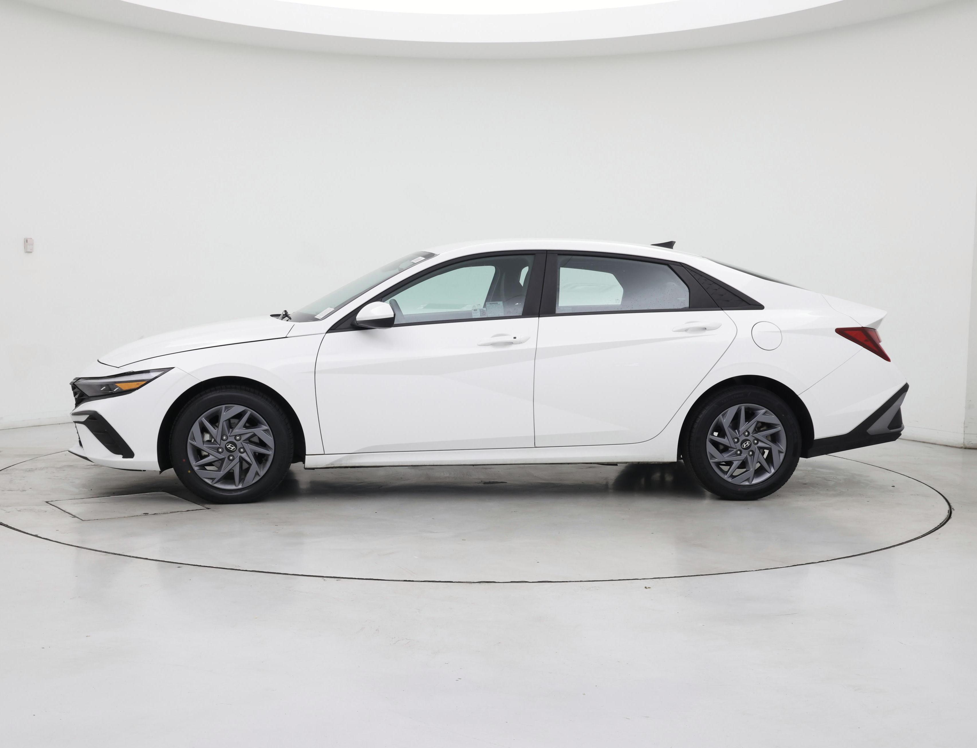 Thumbnail: 2024 Hyundai Elantra - 3