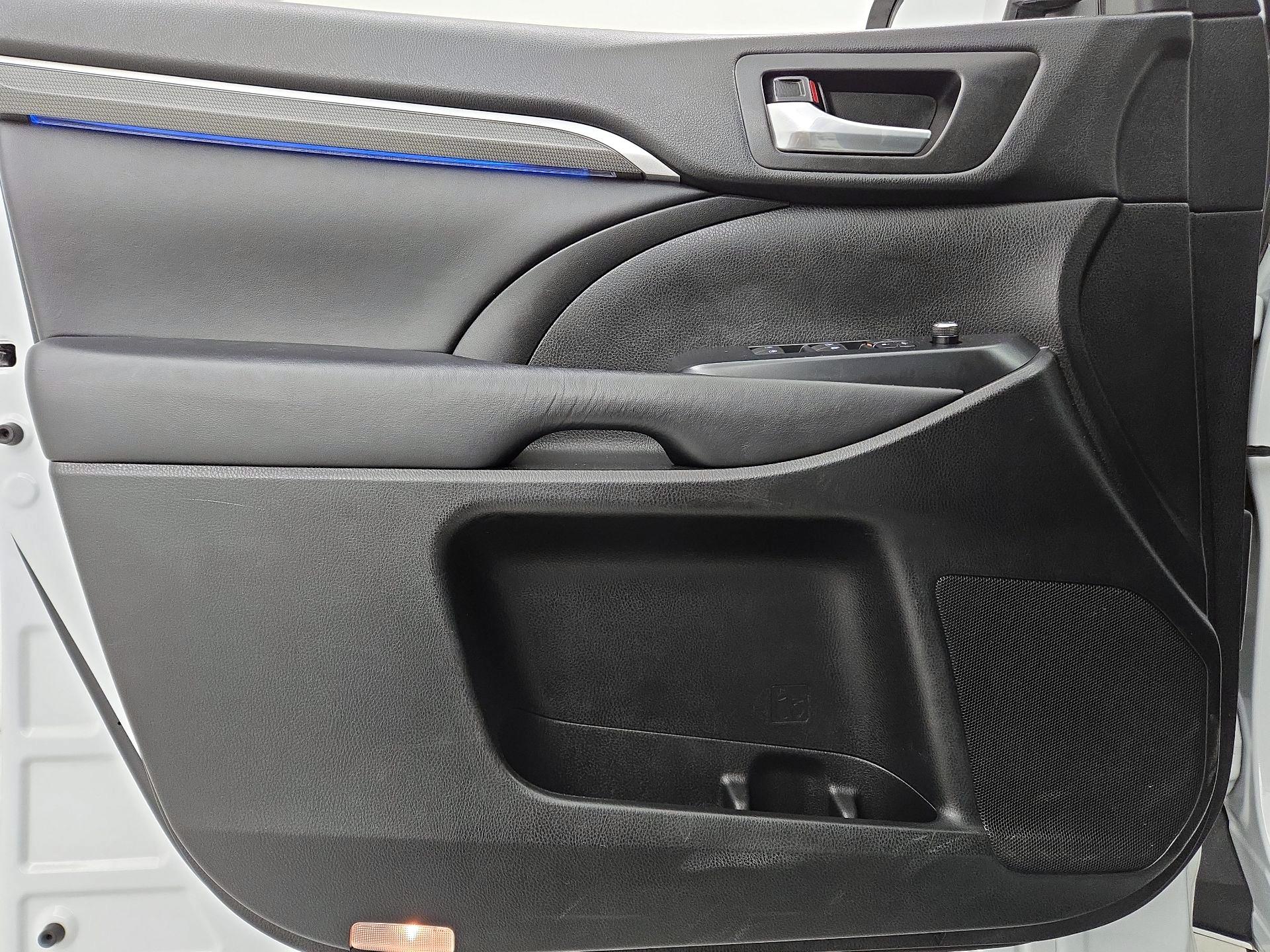 Thumbnail: 2018 Toyota Highlander - 12