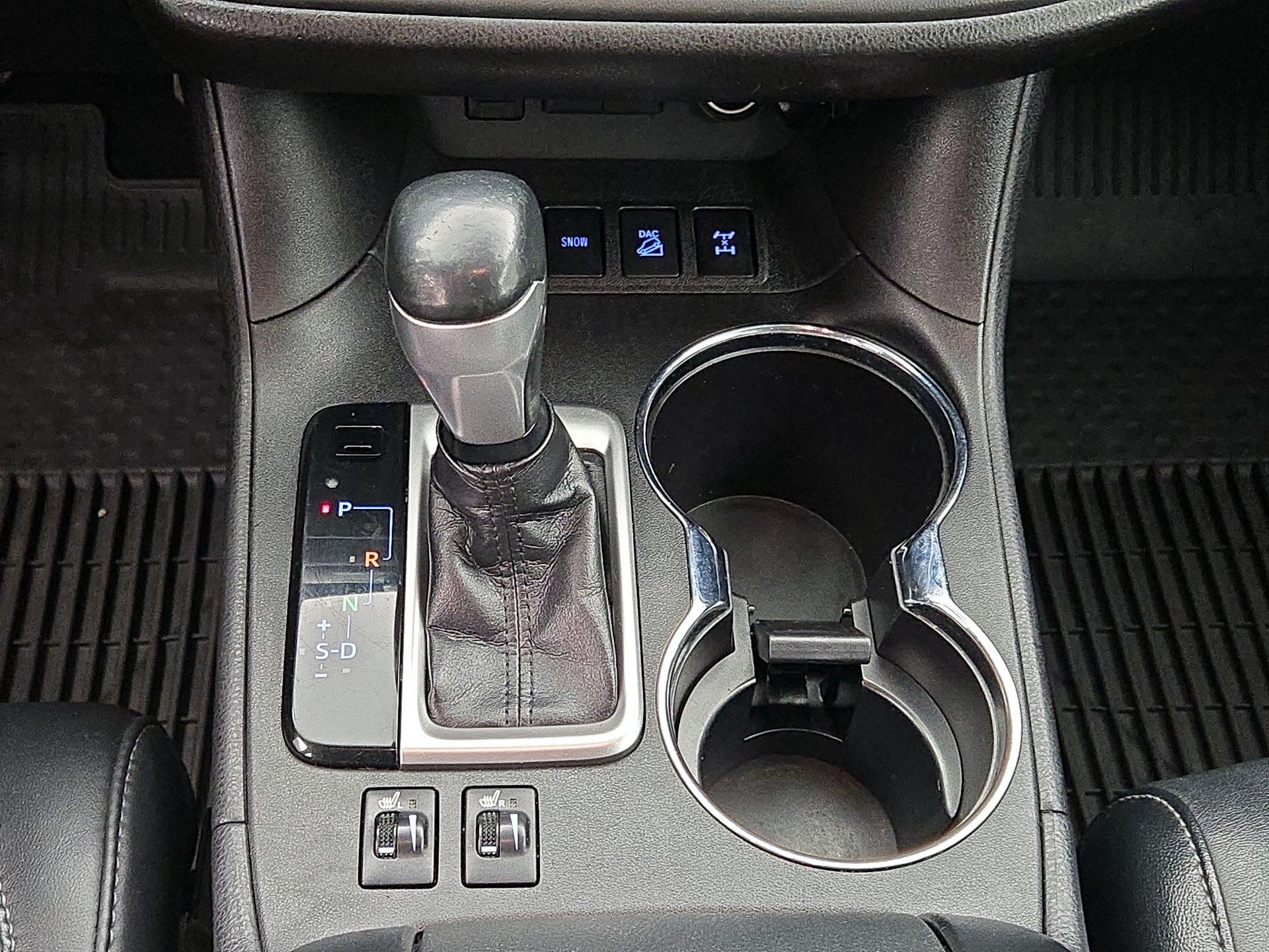 Thumbnail: 2018 Toyota Highlander - 17