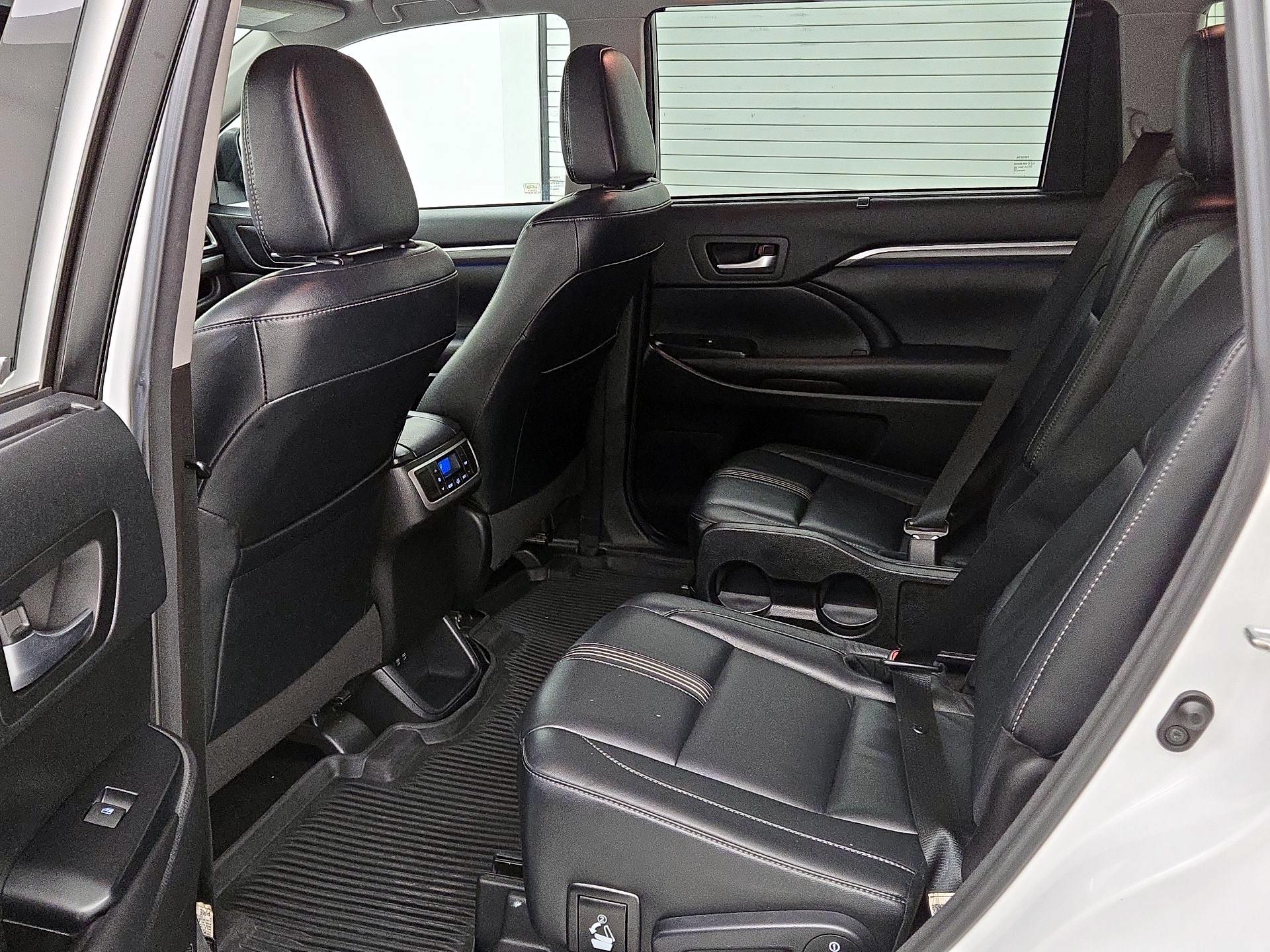 Thumbnail: 2018 Toyota Highlander - 18