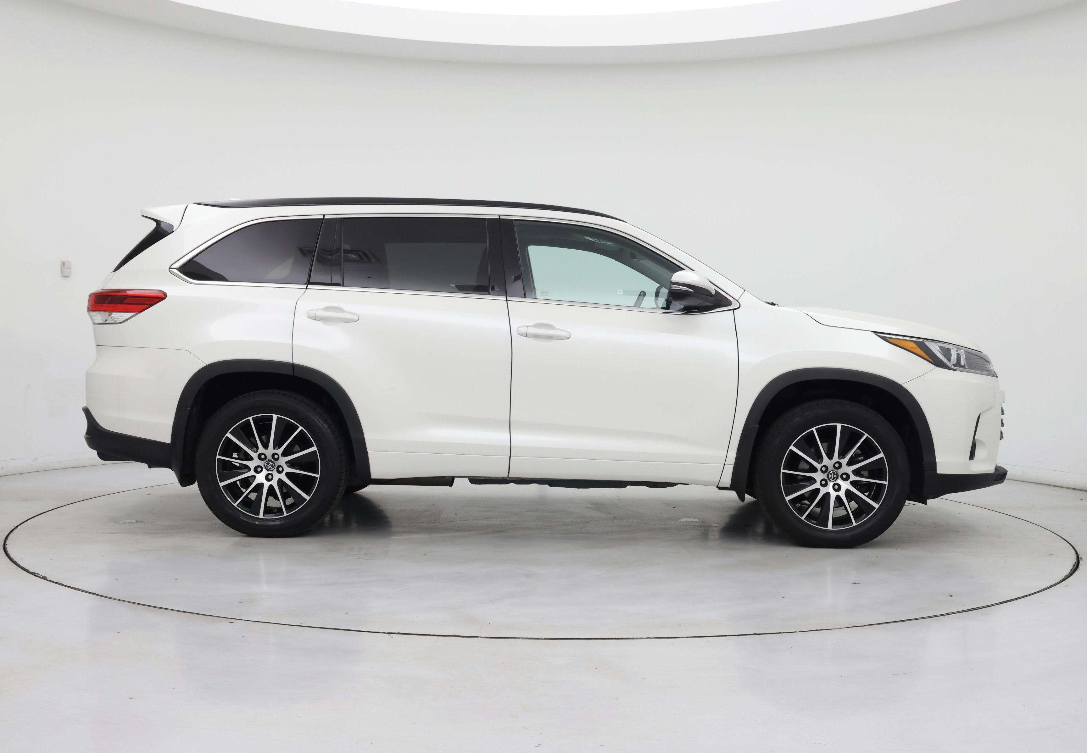 Thumbnail: 2018 Toyota Highlander - 7