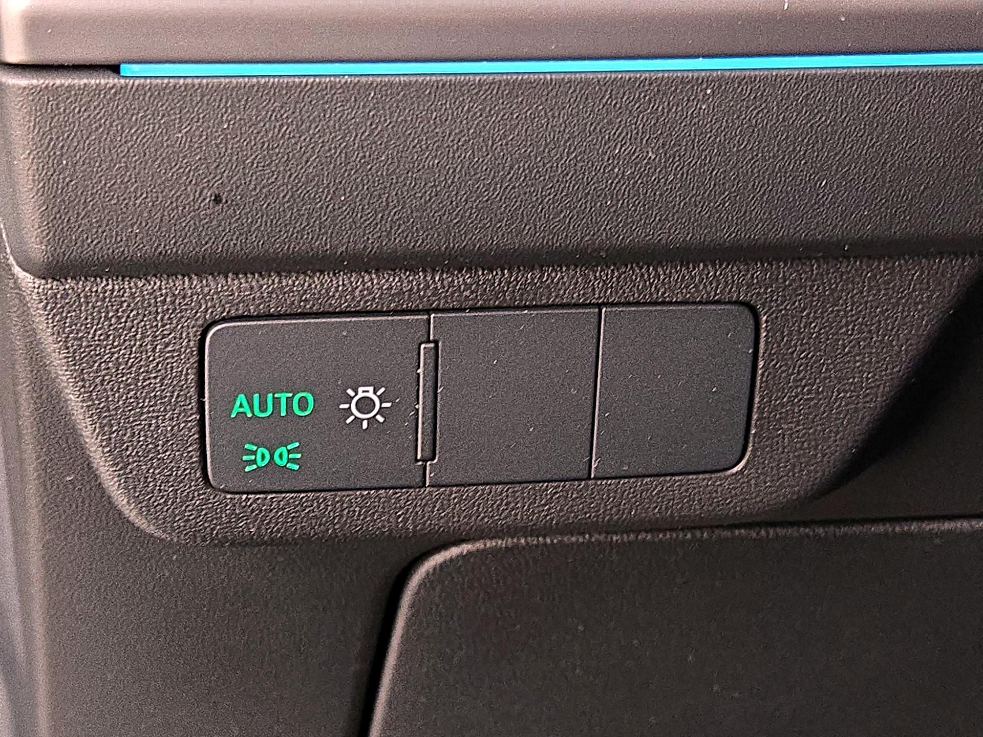 Thumbnail: 2023 Audi Q4 e-tron - 13