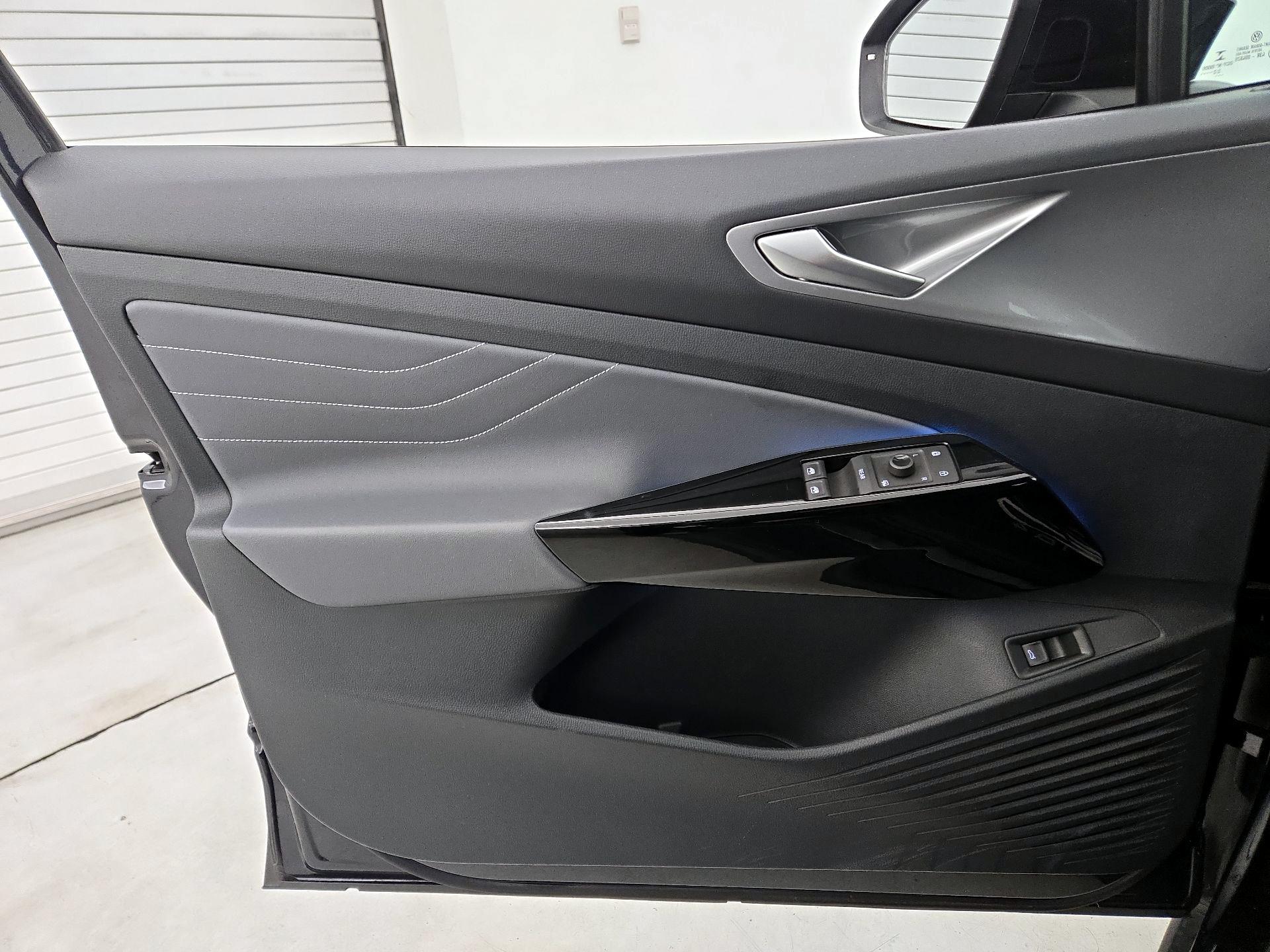 Thumbnail: 2023 Volkswagen ID.4 - 12