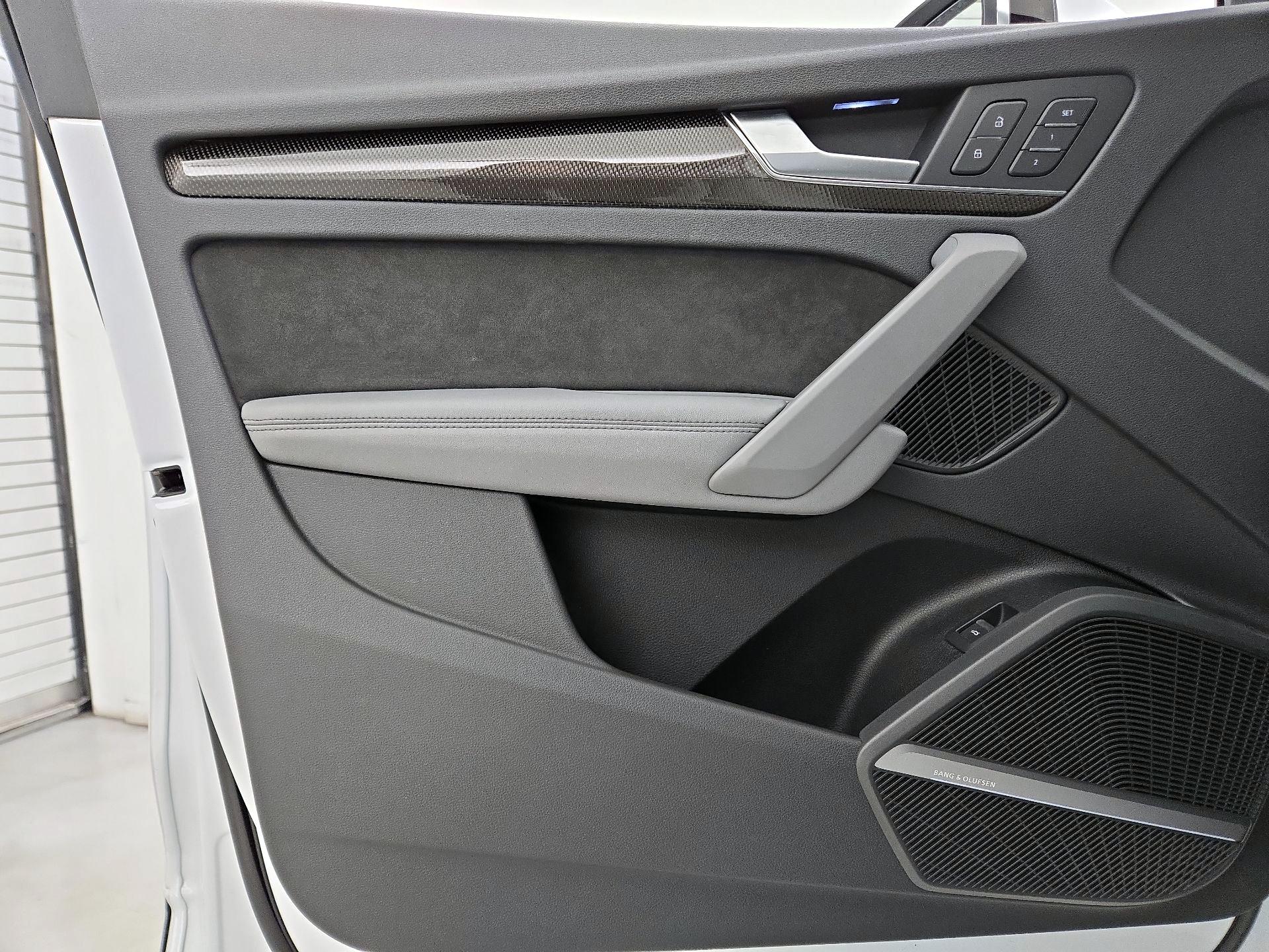 Thumbnail: 2019 Audi SQ5 - 12