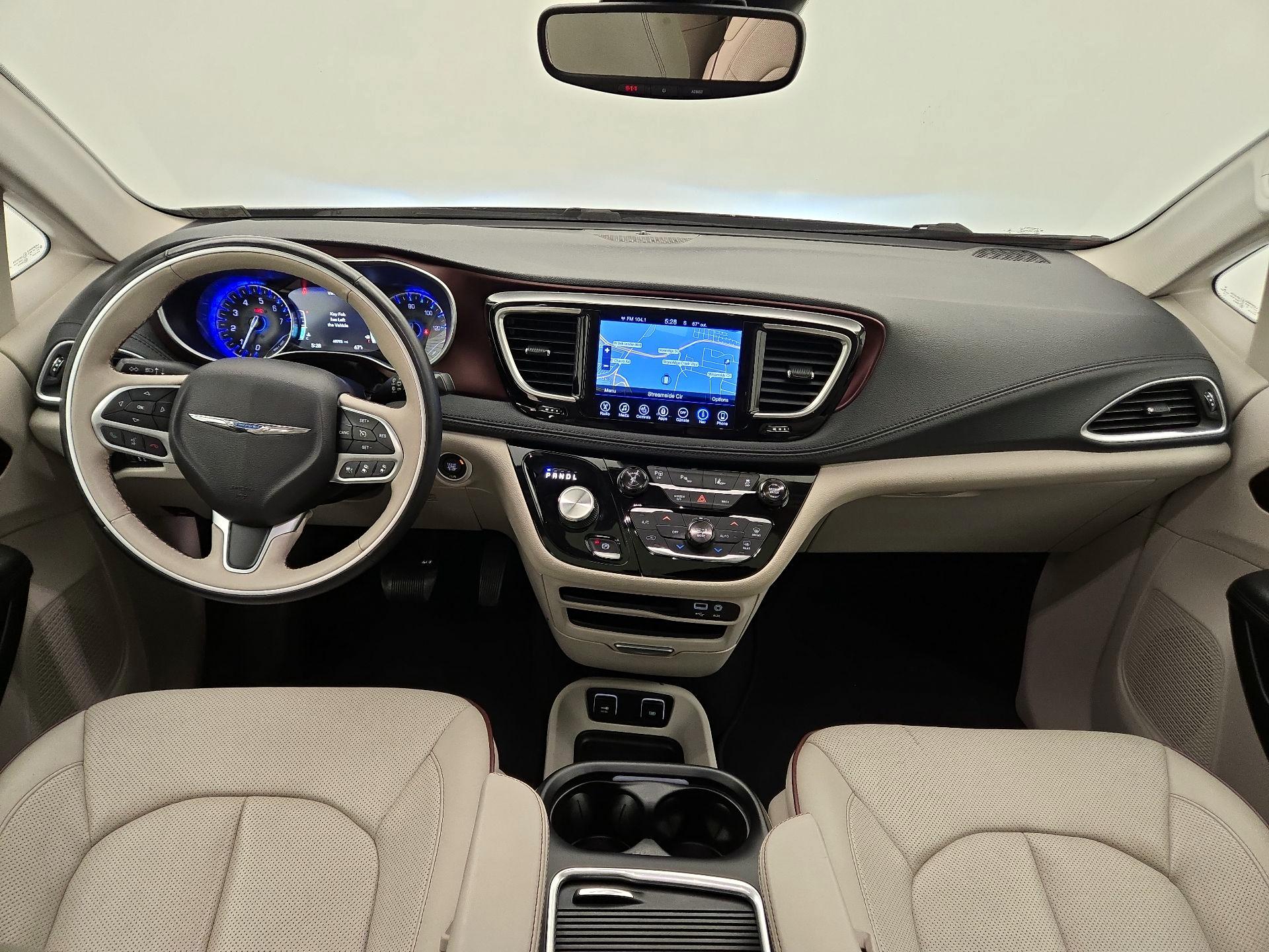 Thumbnail: 2017 Chrysler Pacifica - 9