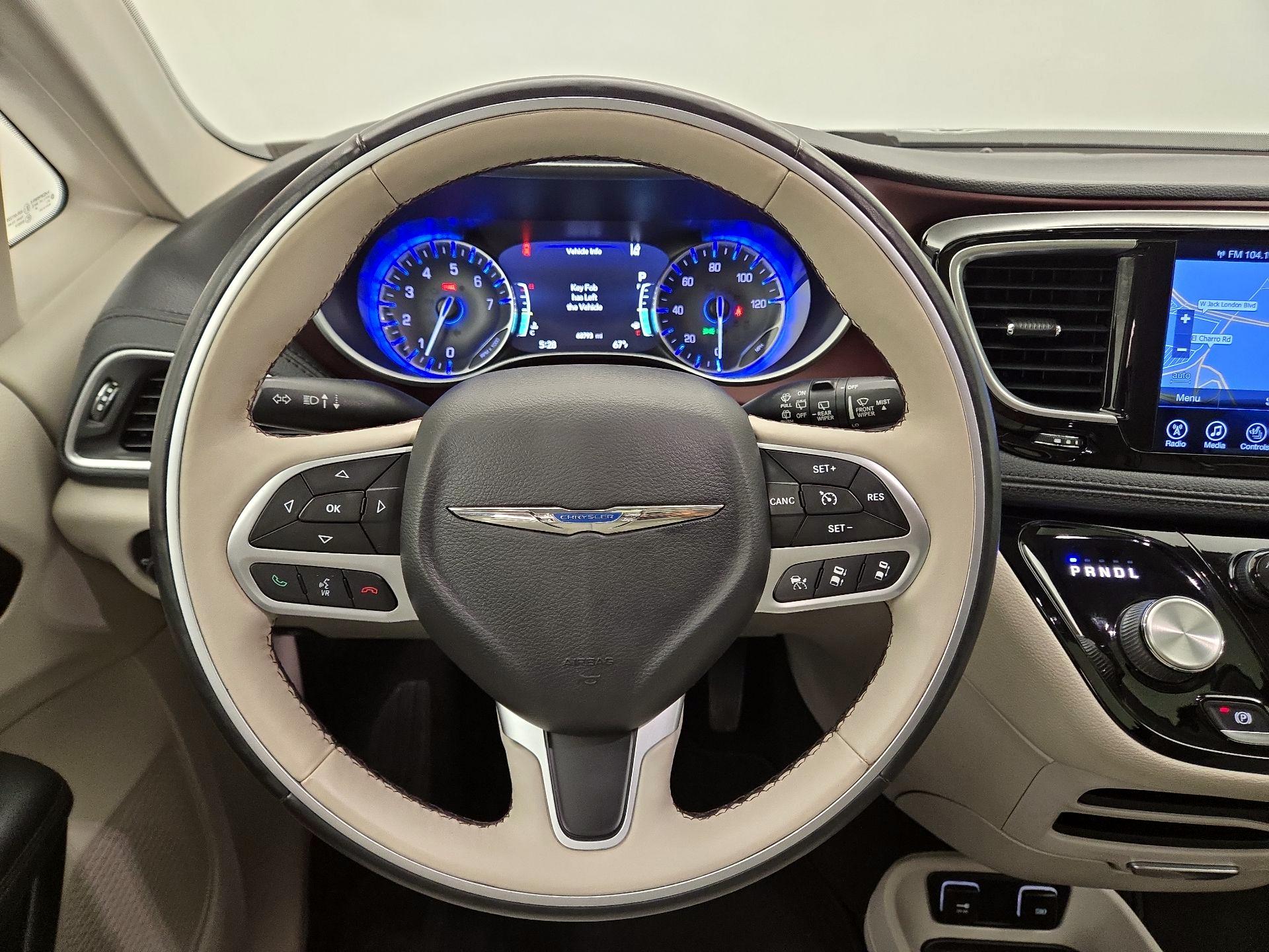 Thumbnail: 2017 Chrysler Pacifica - 10