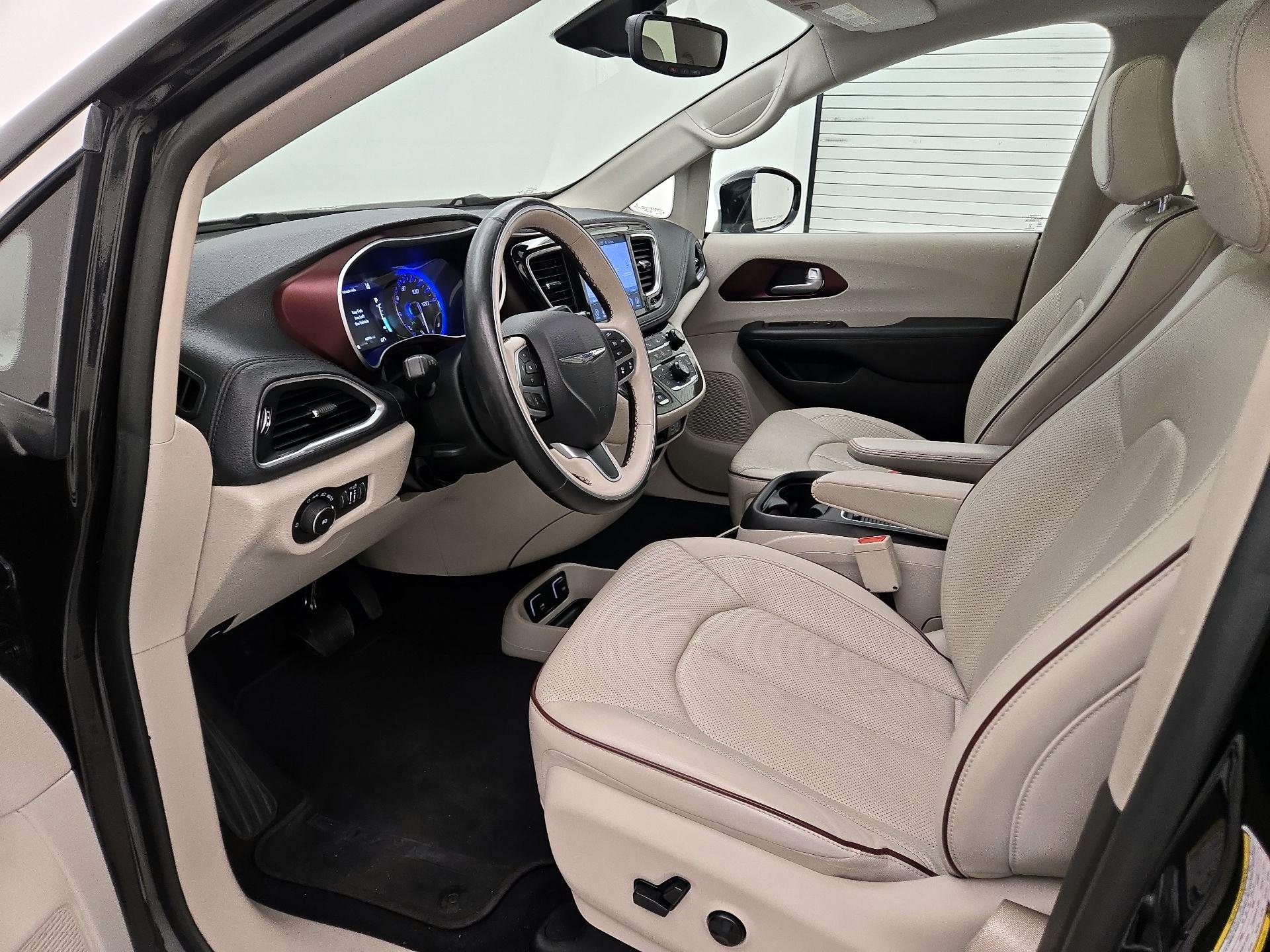 Thumbnail: 2017 Chrysler Pacifica - 11