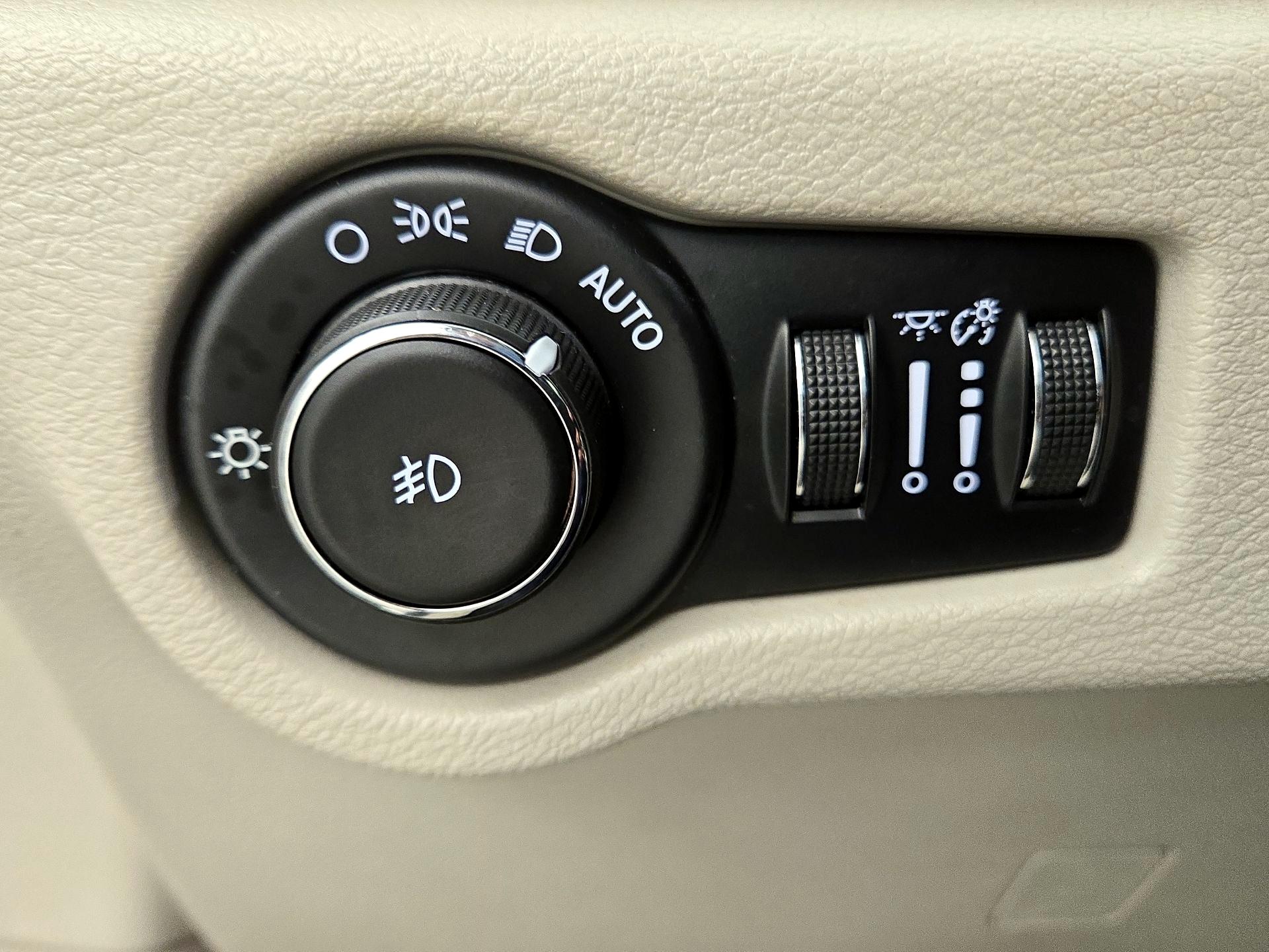 Thumbnail: 2017 Chrysler Pacifica - 13