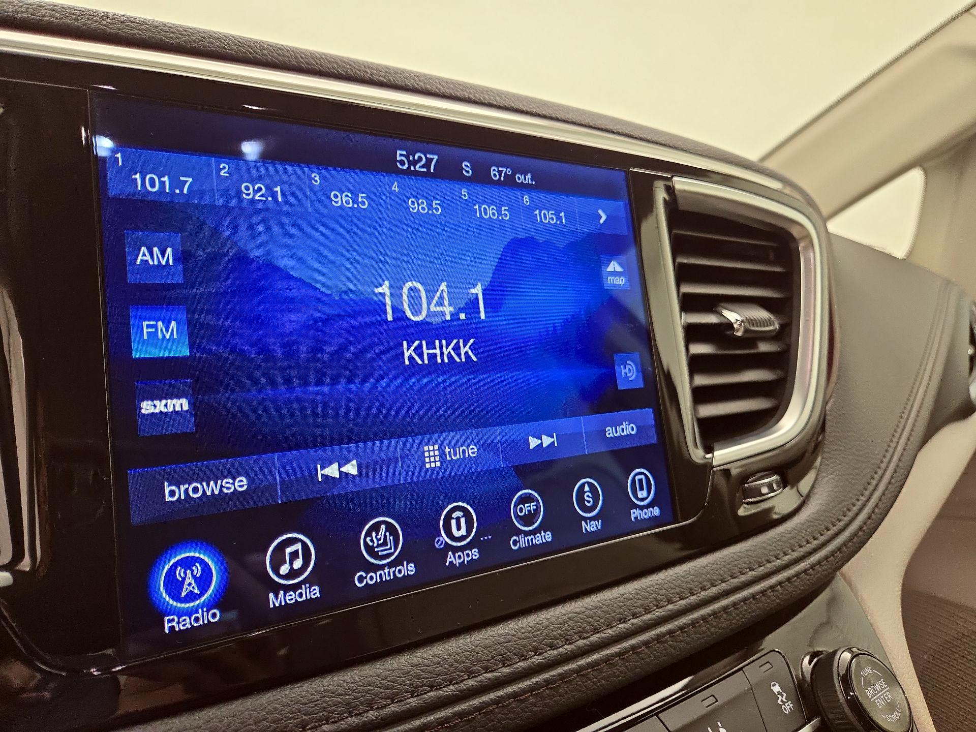 Thumbnail: 2017 Chrysler Pacifica - 16