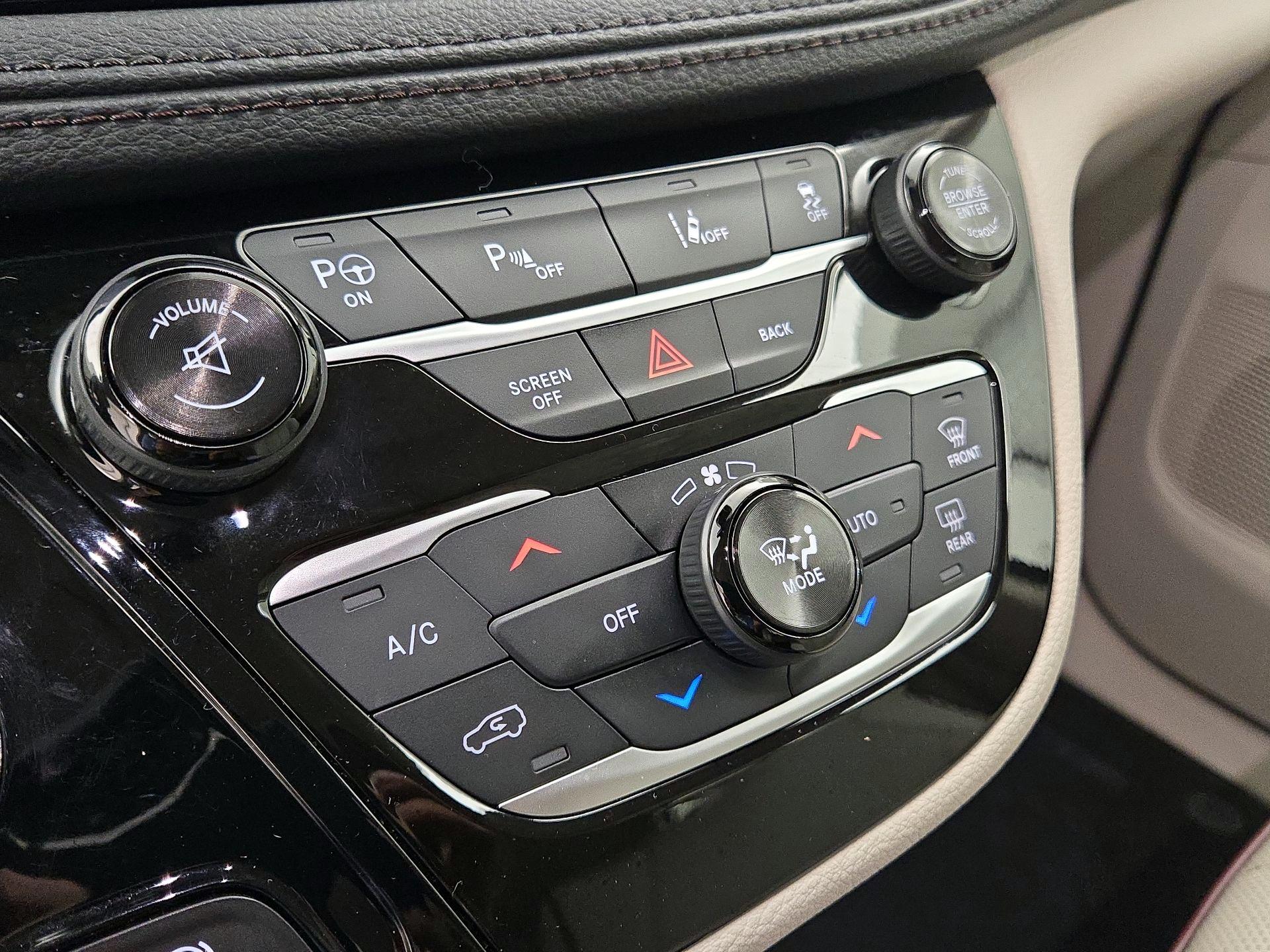 Thumbnail: 2017 Chrysler Pacifica - 17