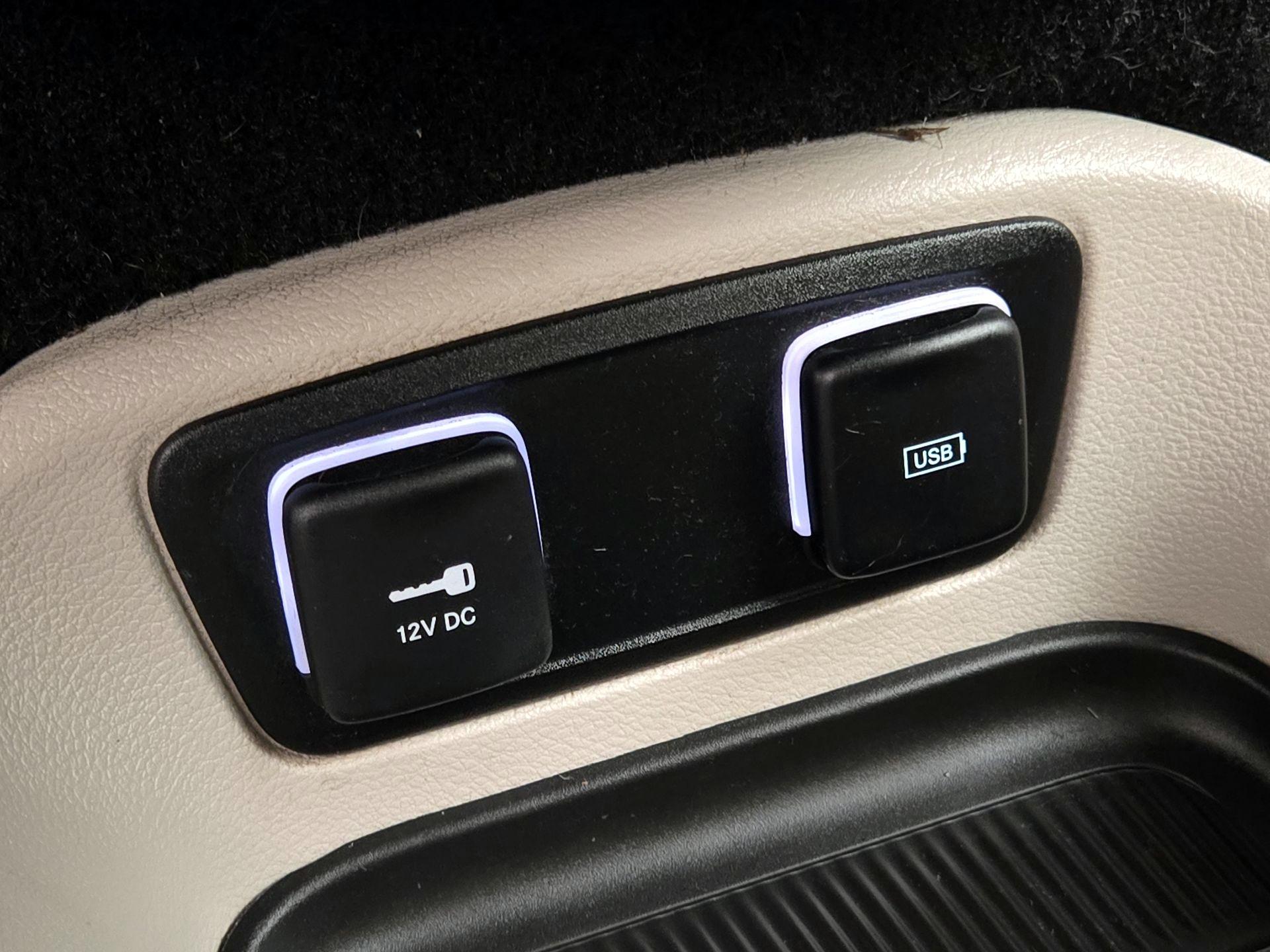 Thumbnail: 2017 Chrysler Pacifica - 19