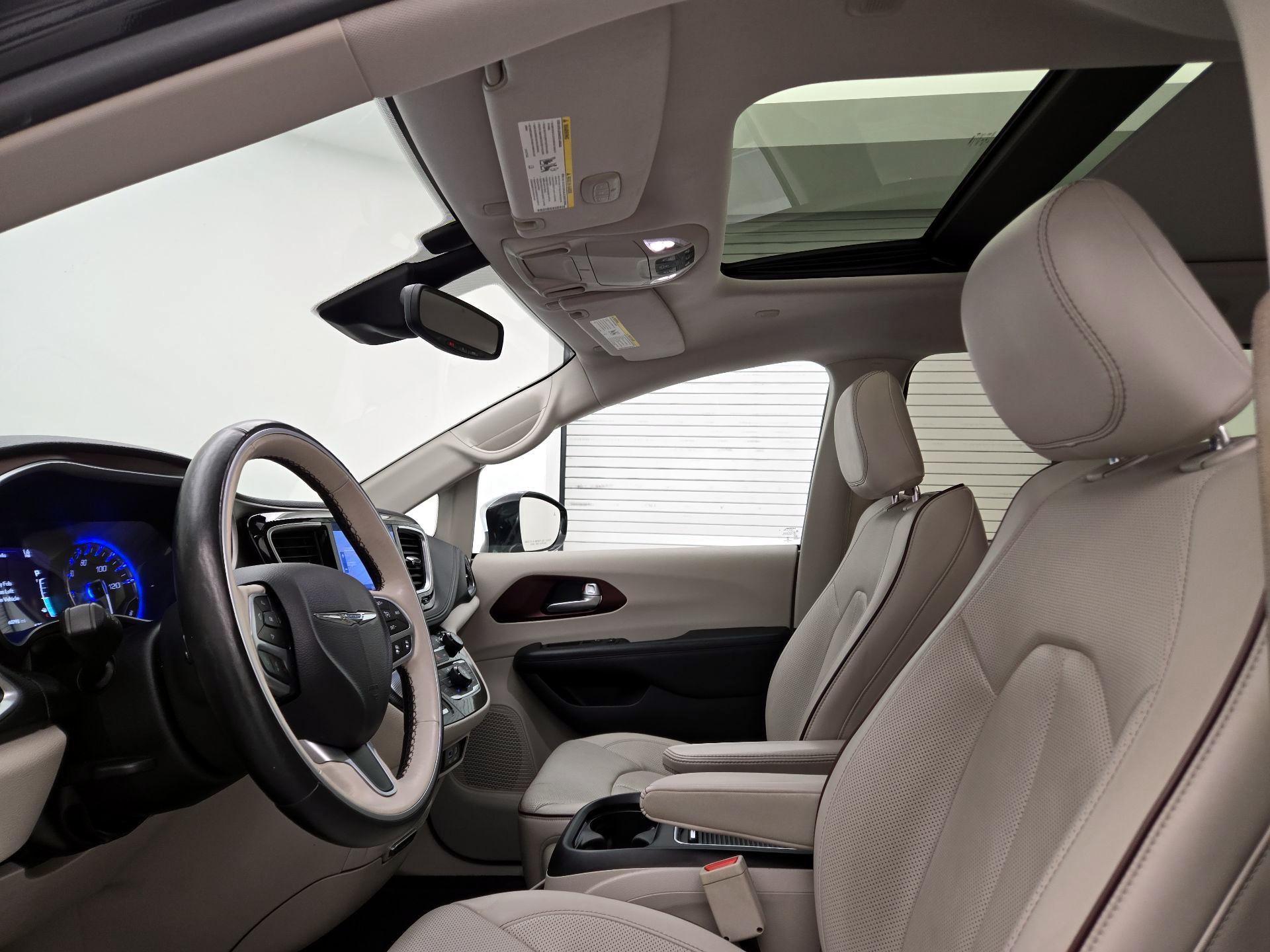 Thumbnail: 2017 Chrysler Pacifica - 20