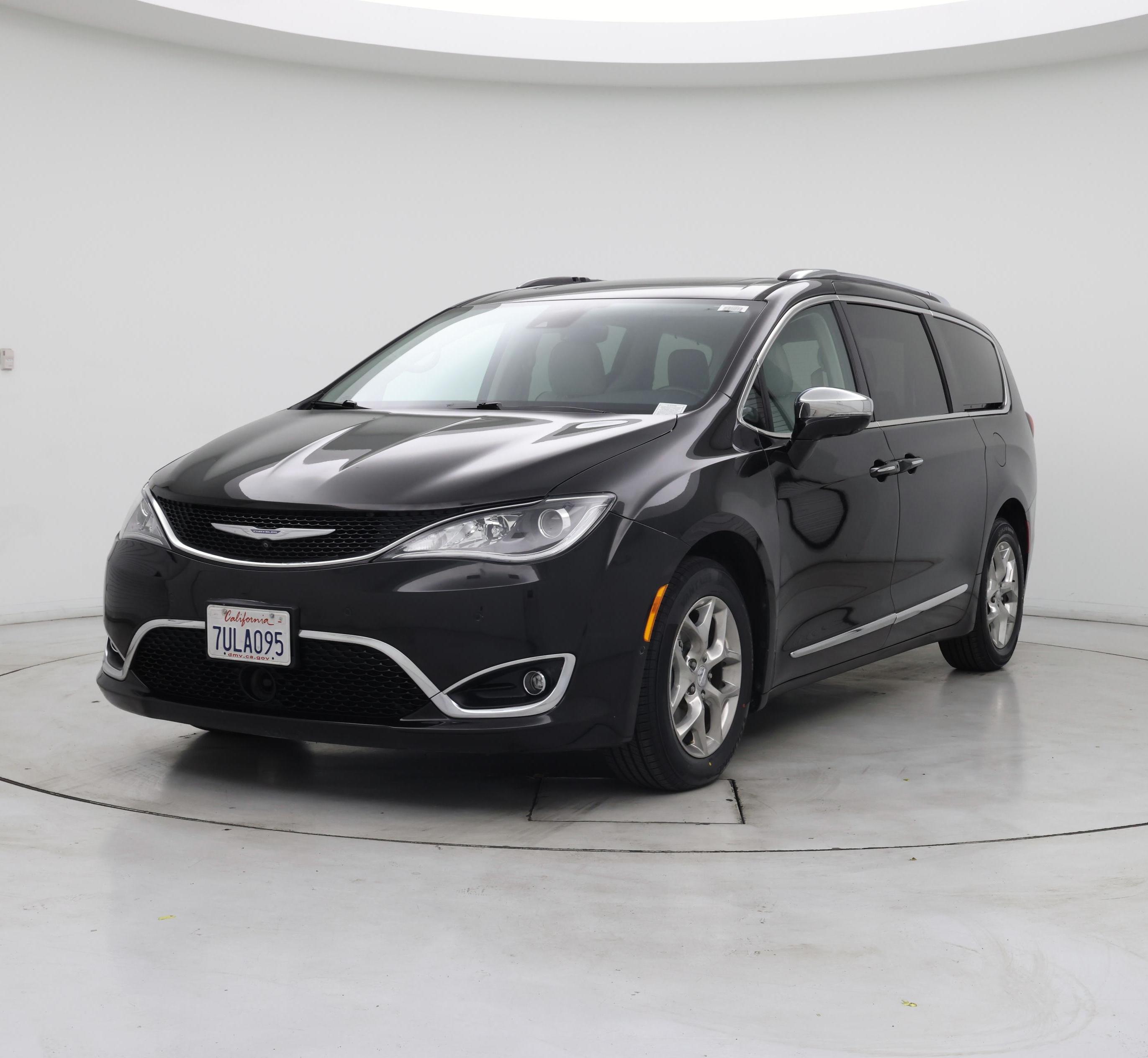 Thumbnail: 2017 Chrysler Pacifica - 4