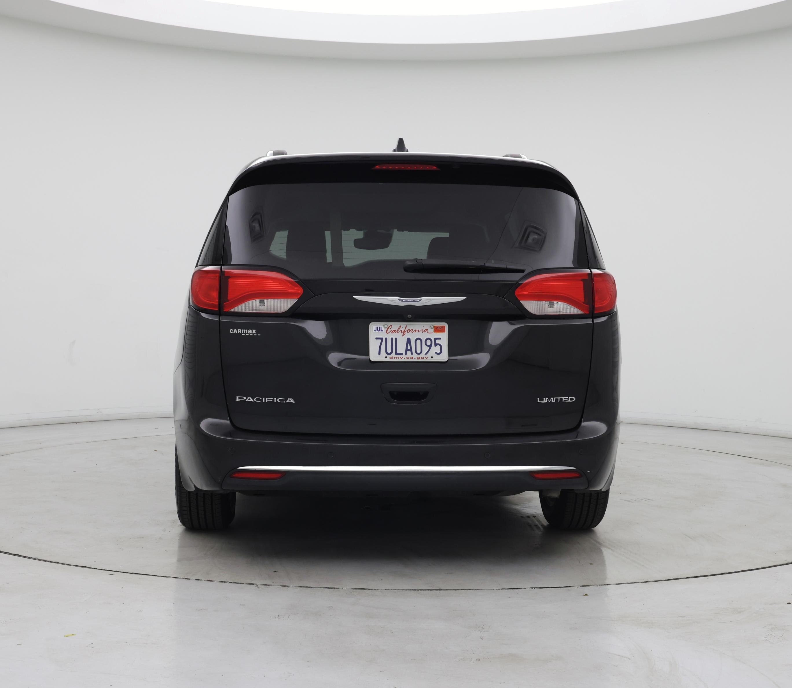 Thumbnail: 2017 Chrysler Pacifica - 6