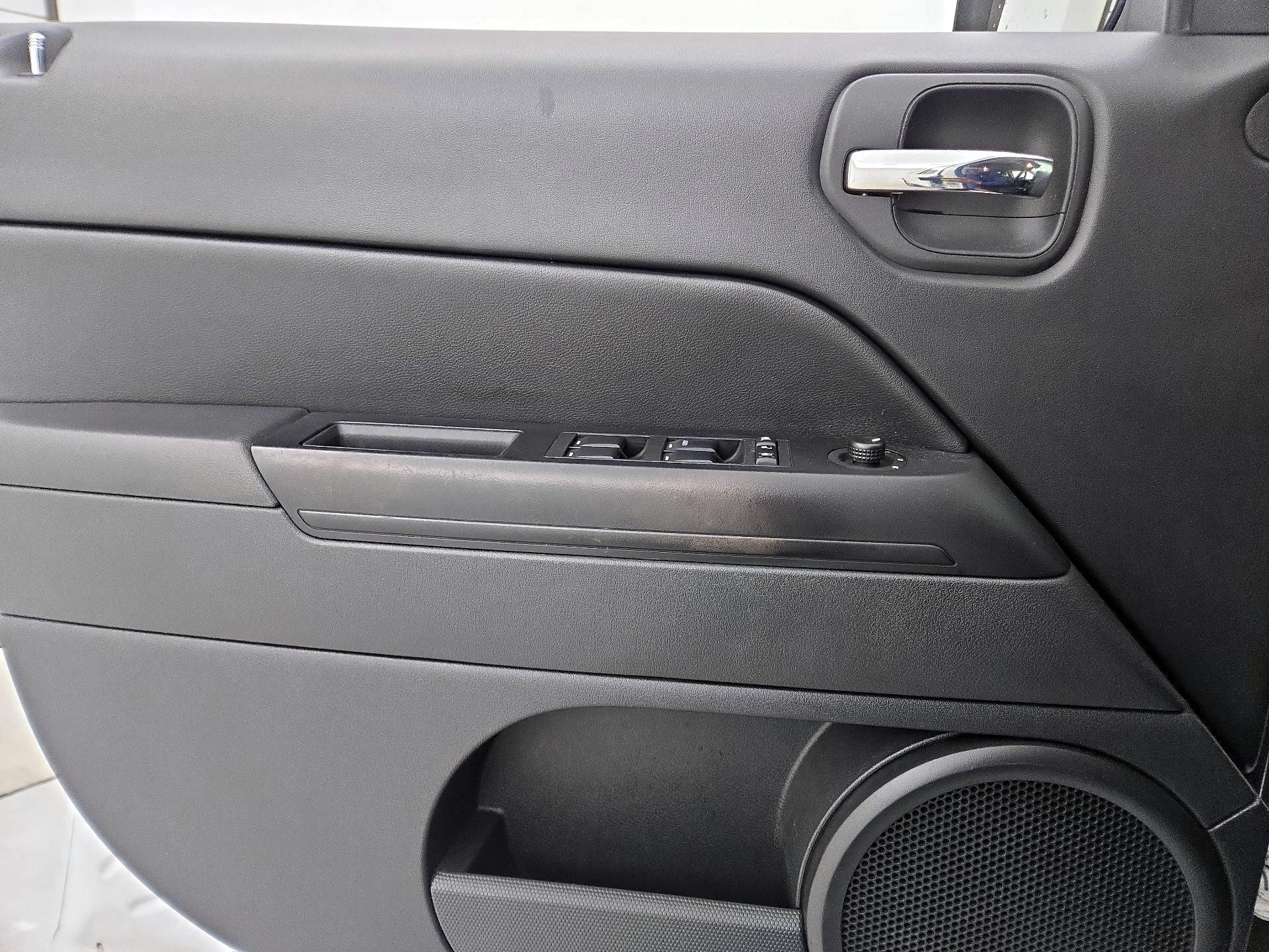 Thumbnail: 2016 Jeep Patriot - 12