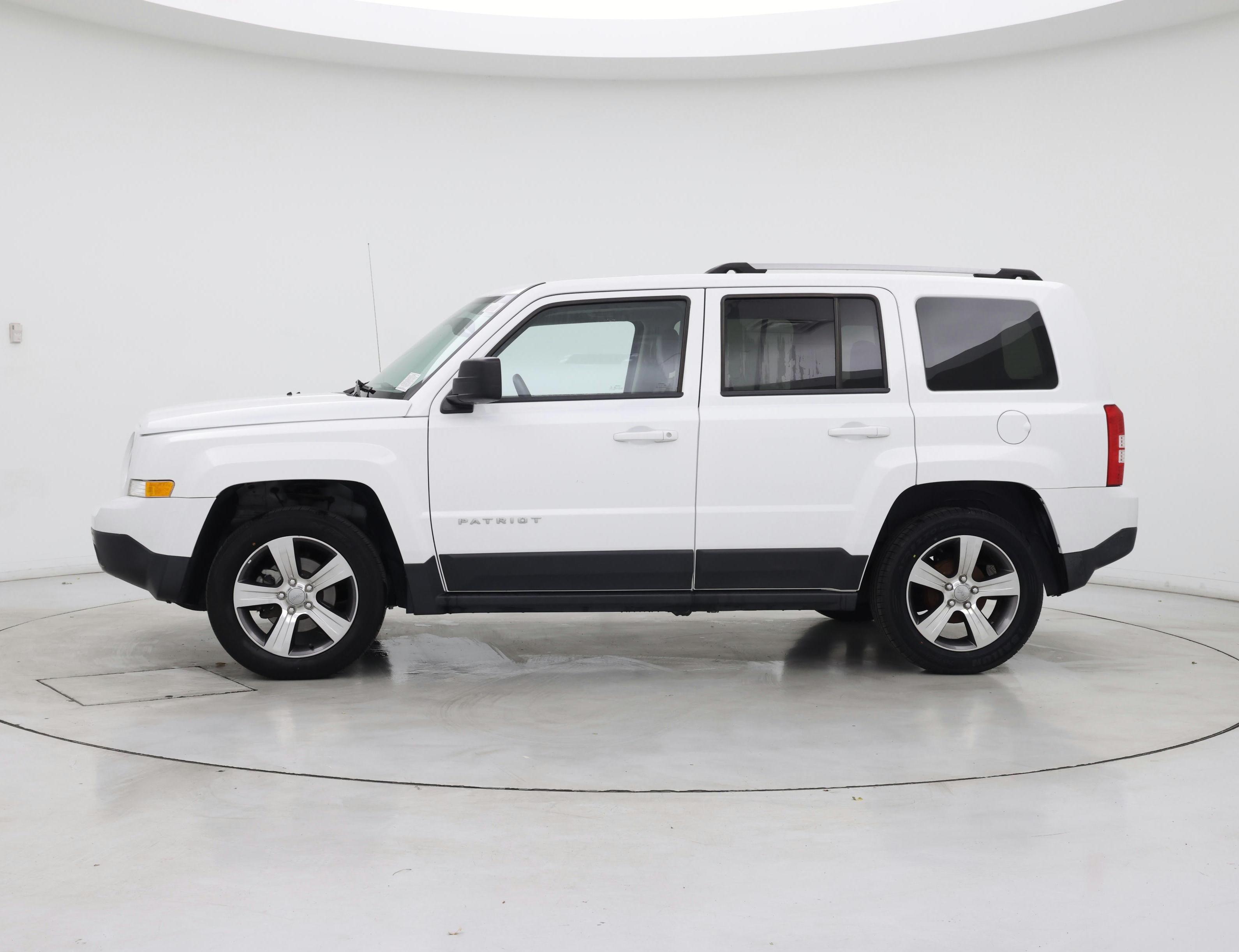 Thumbnail: 2016 Jeep Patriot - 3