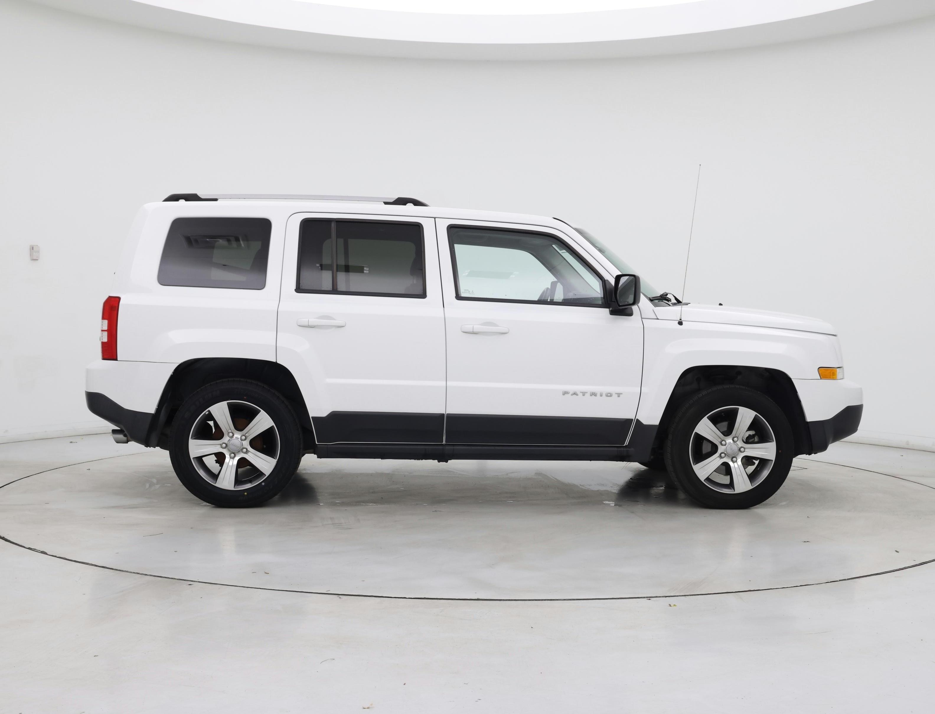 Thumbnail: 2016 Jeep Patriot - 7