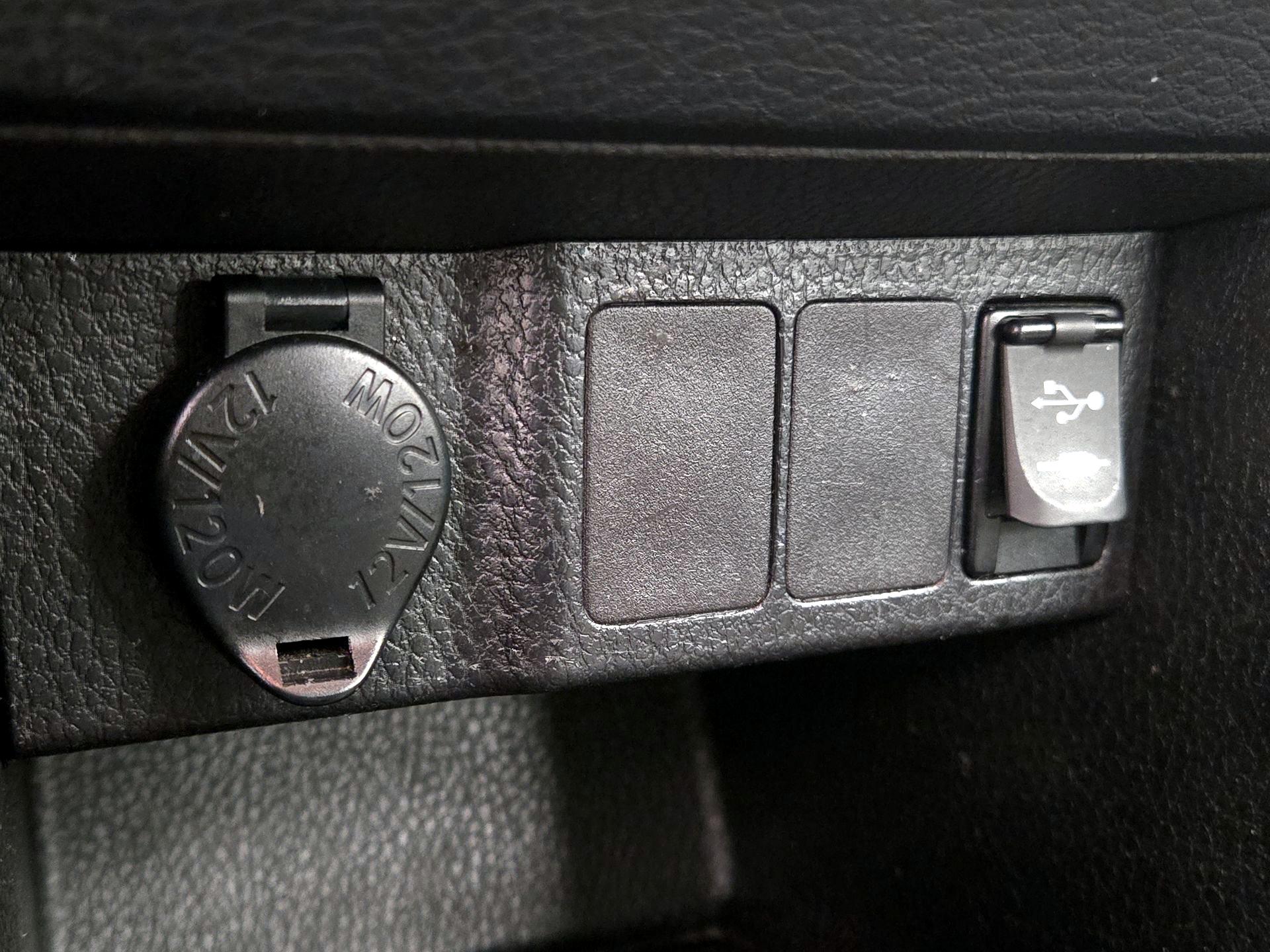 Thumbnail: 2015 Toyota Corolla - 18