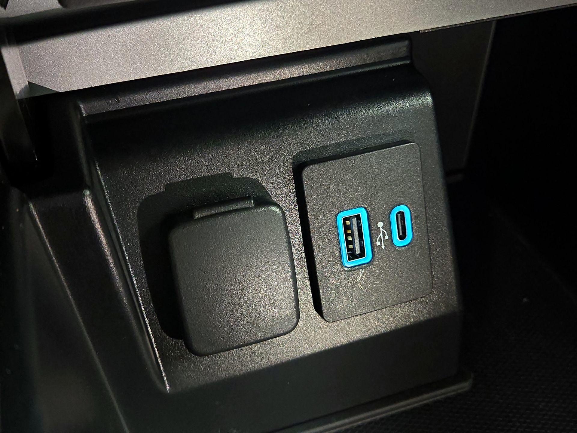 Thumbnail: 2020 Ford Explorer - 19