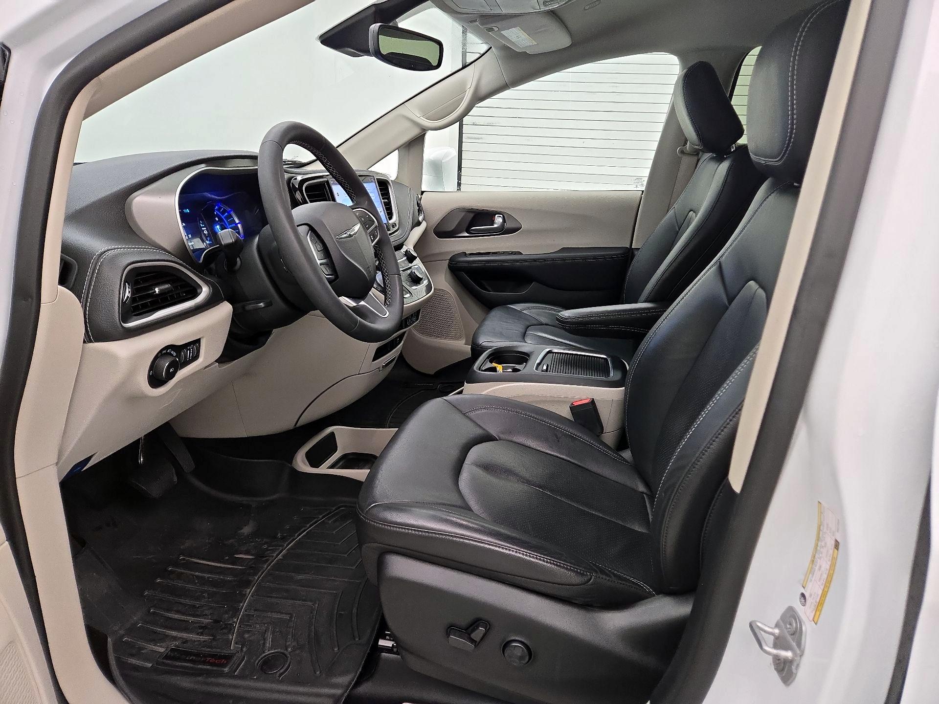 Thumbnail: 2022 Chrysler Pacifica - 11