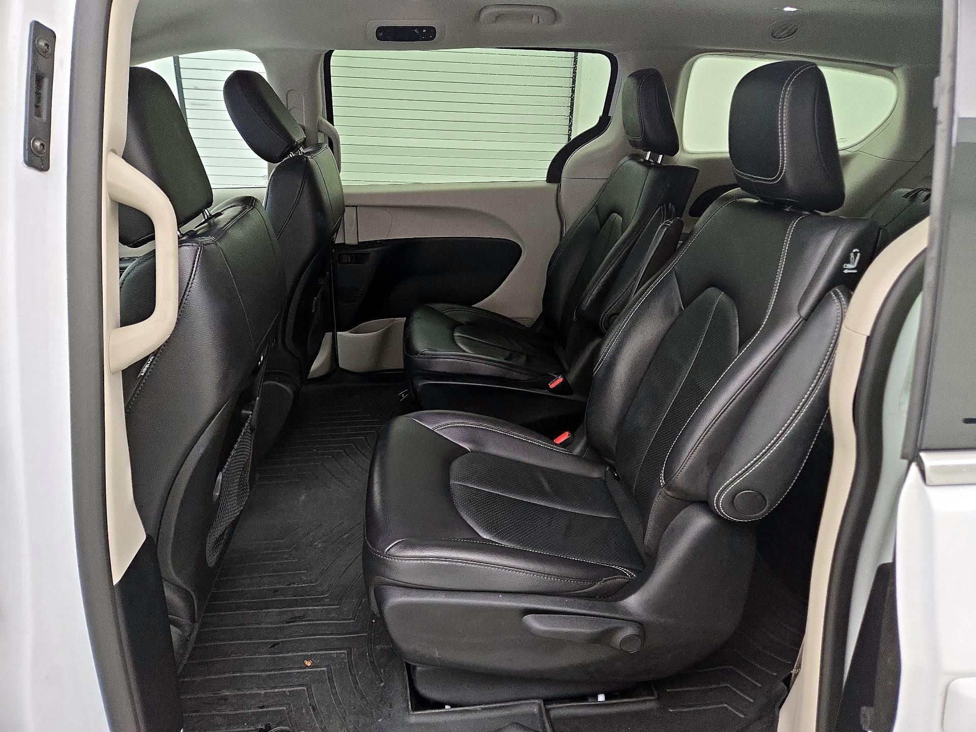 Thumbnail: 2022 Chrysler Pacifica - 19