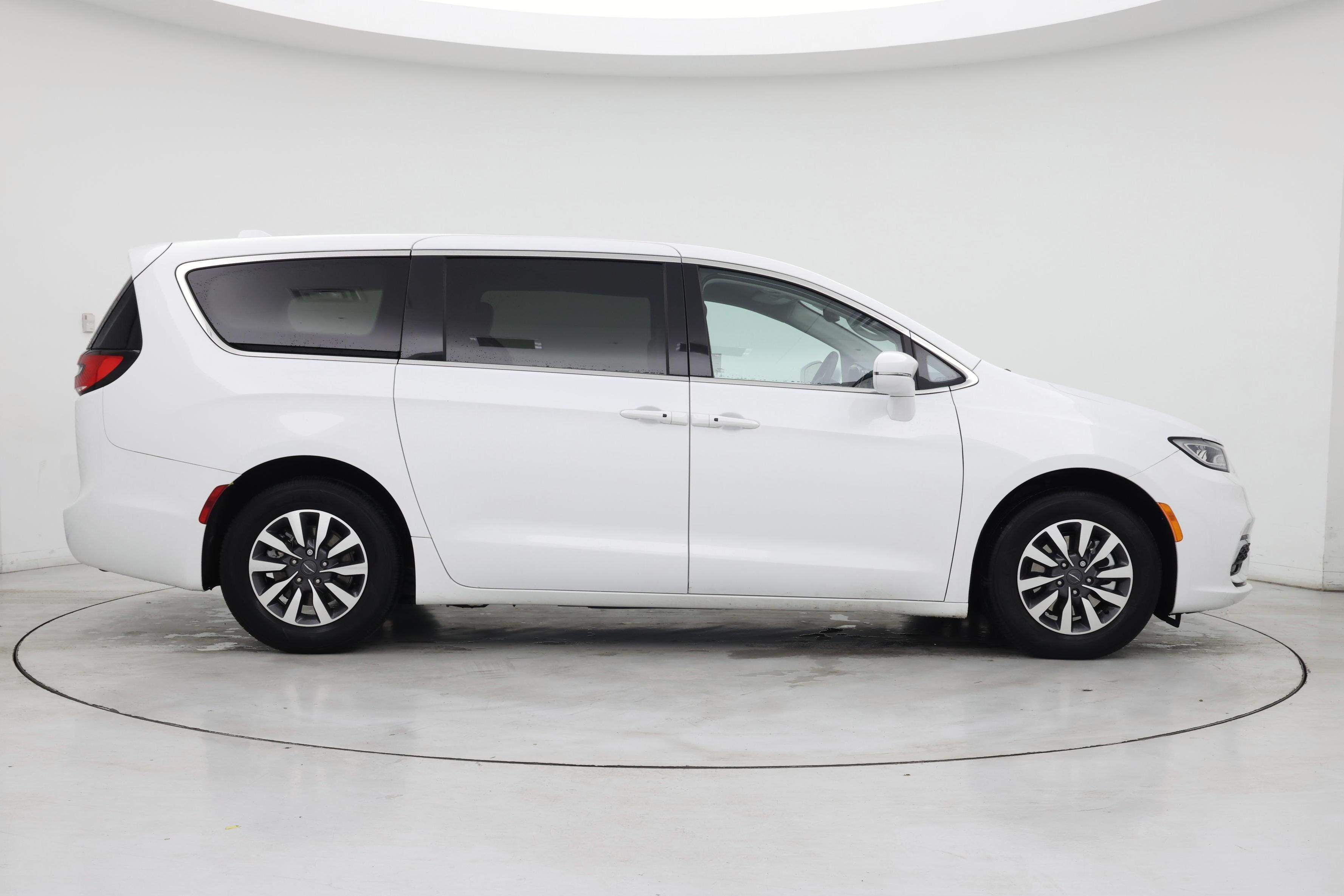 Thumbnail: 2022 Chrysler Pacifica - 7