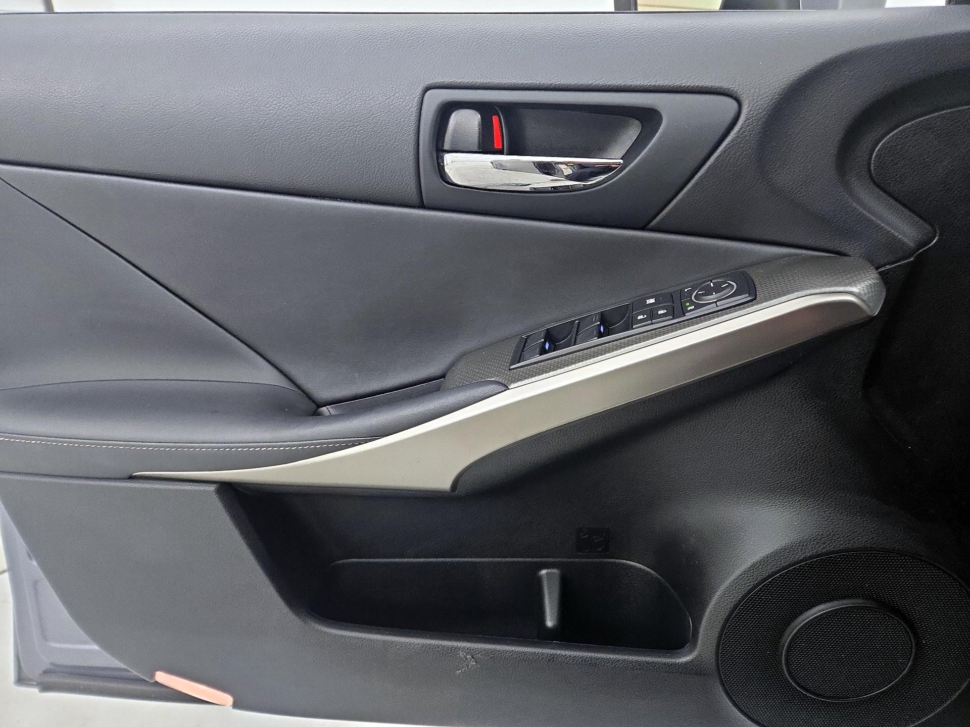 Thumbnail: 2014 Lexus IS - 12