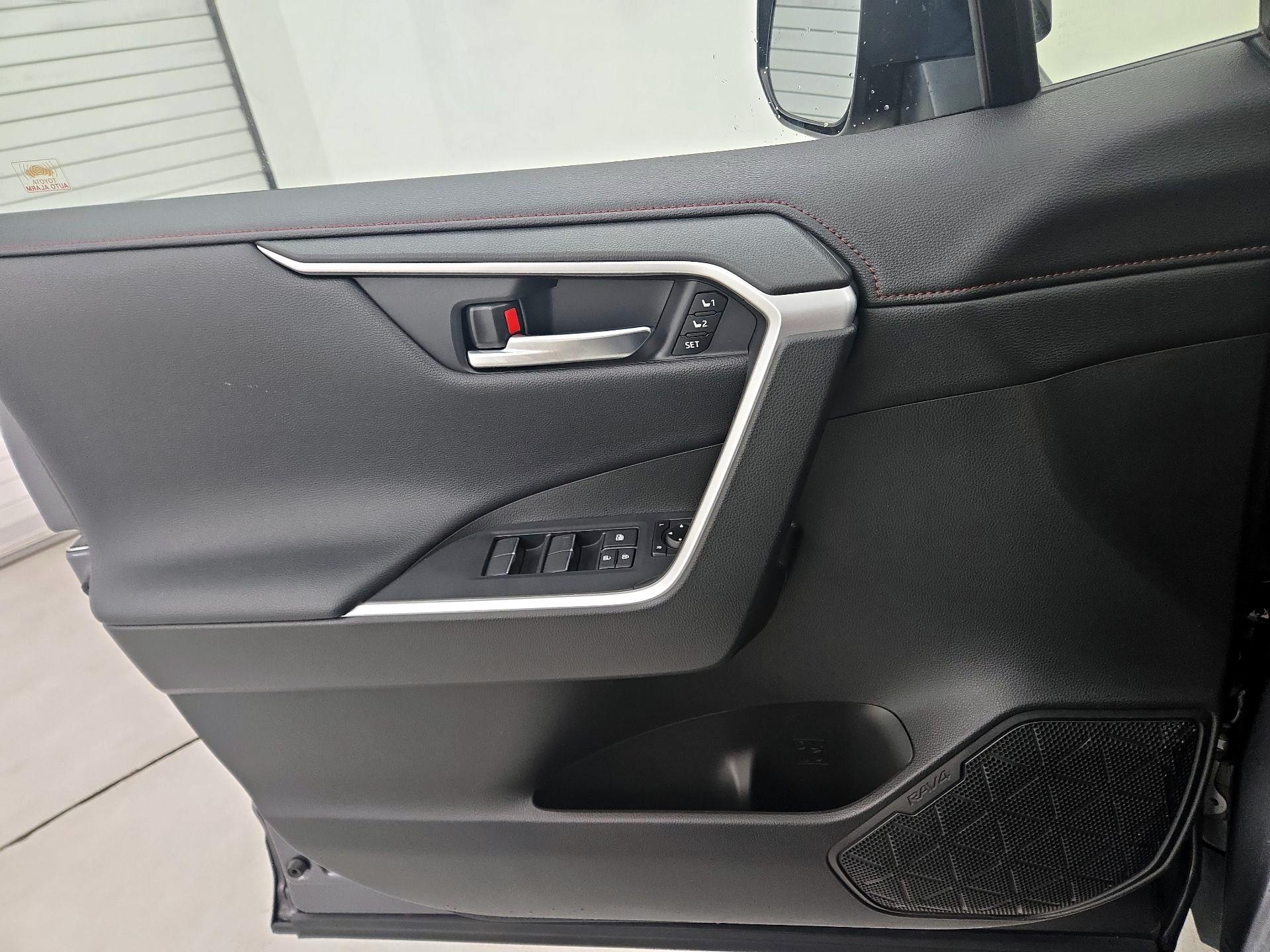 Thumbnail: 2021 Toyota RAV4 - 12