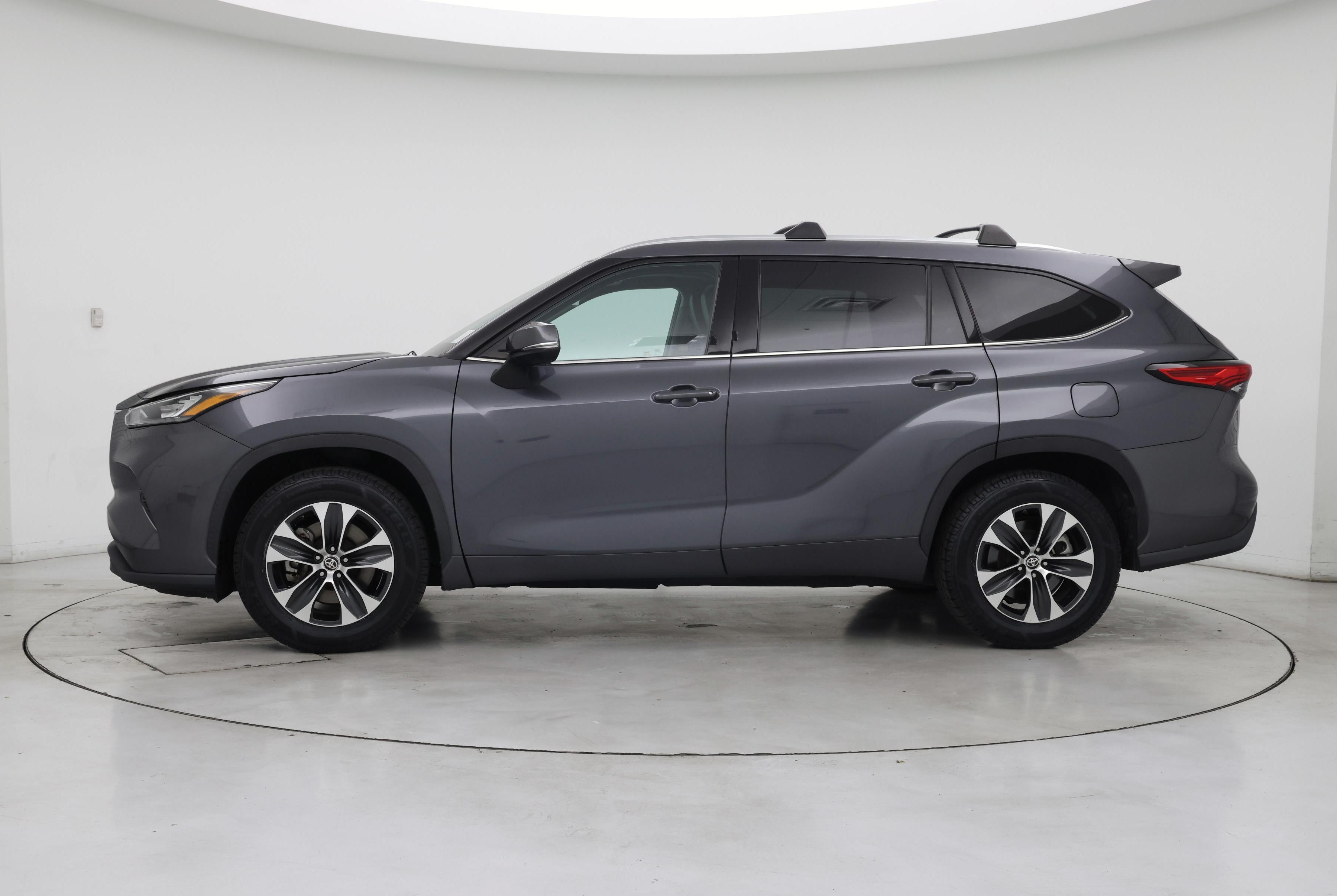 Thumbnail: 2020 Toyota Highlander - 3